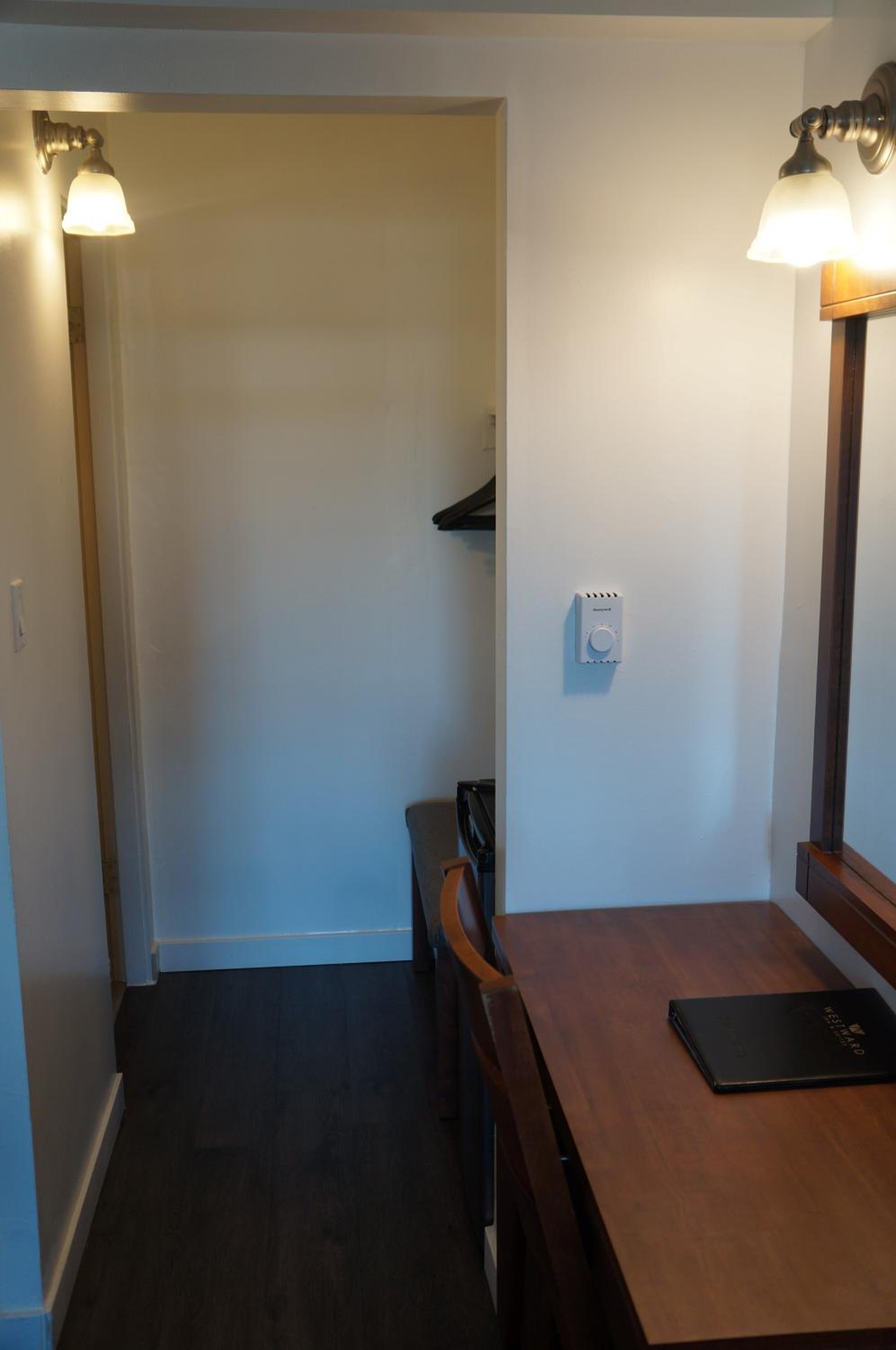 Double Room with Two Double Beds - Photo 17