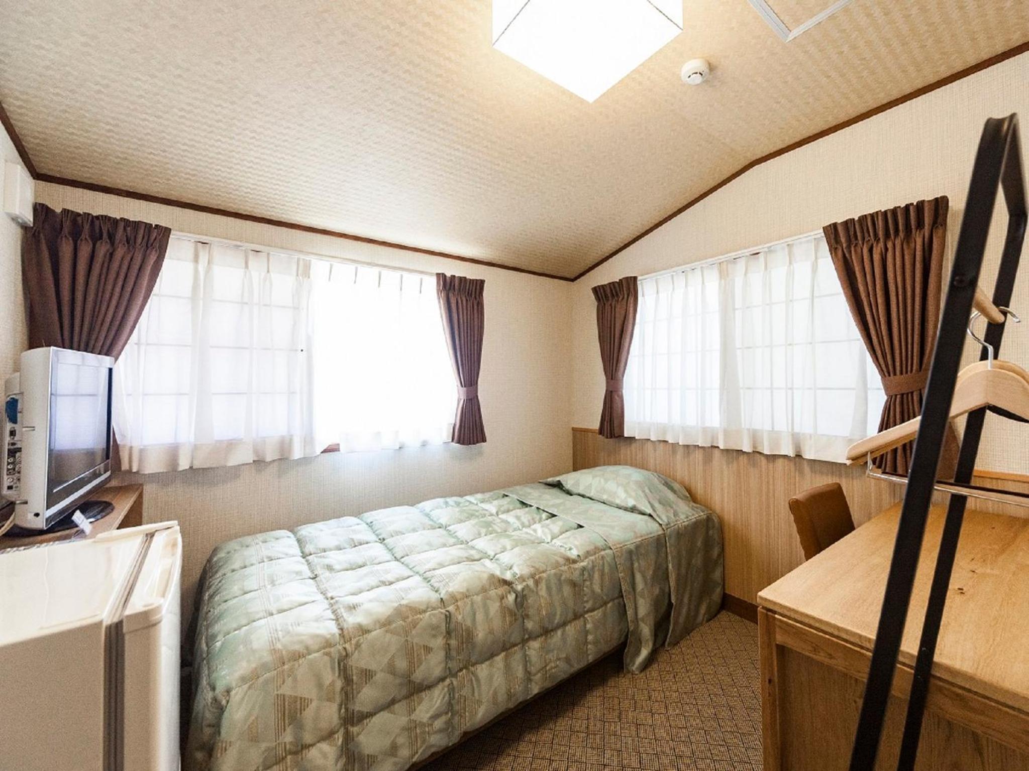 Single Room with Shared Bathroom