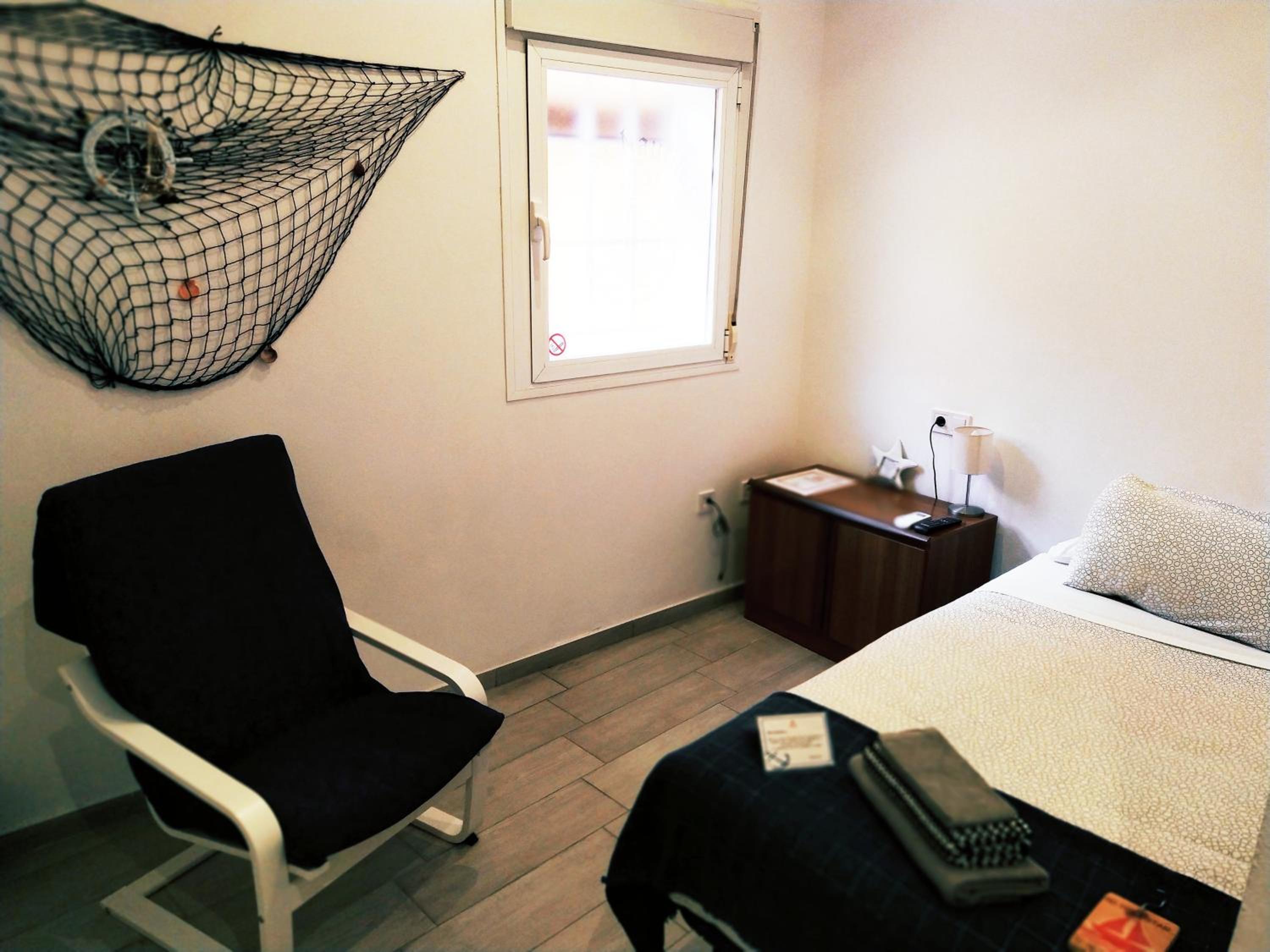 Single Room with Private Bathroom photo 2