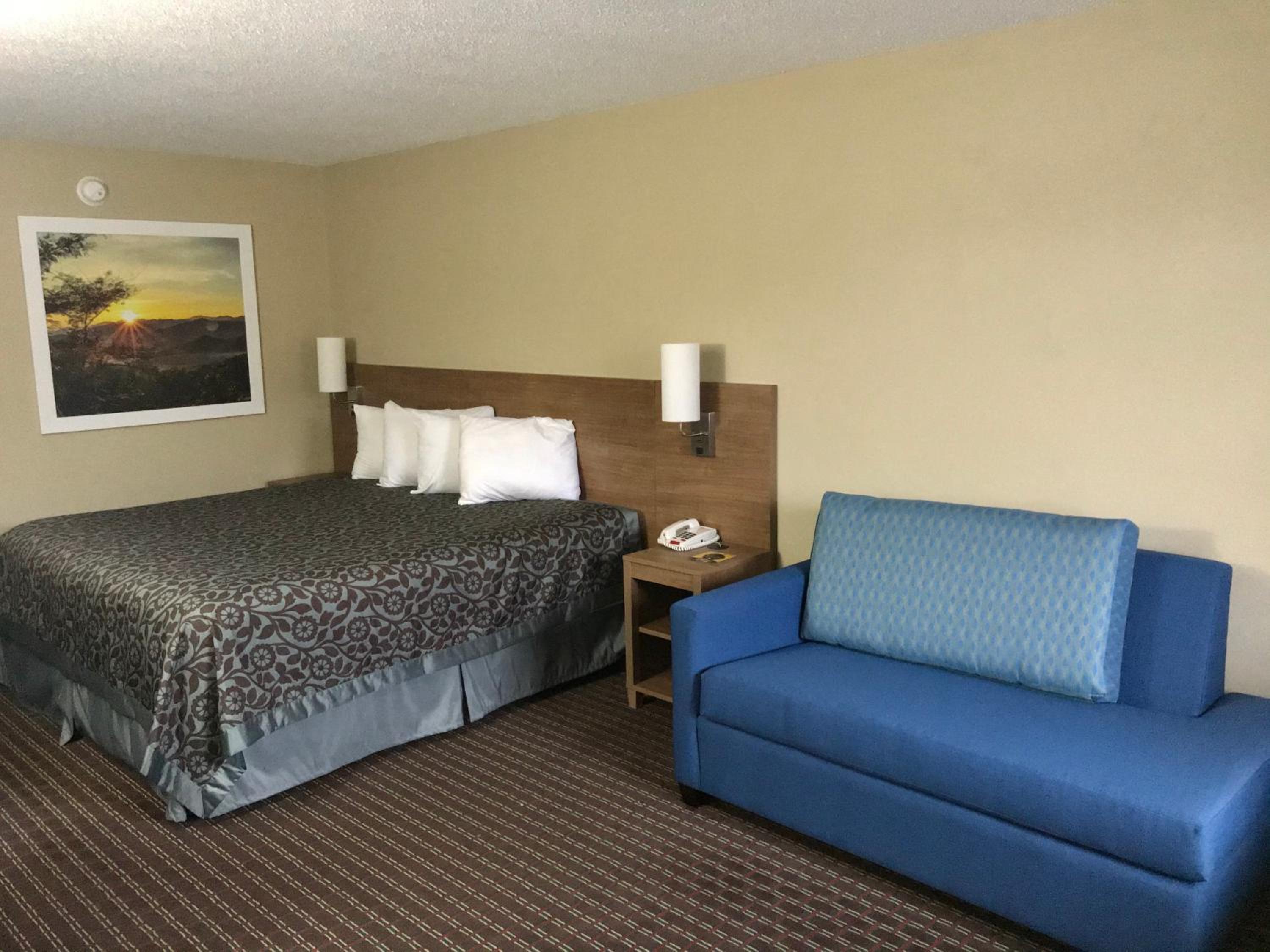 King Room - Non-Smoking - Photo 1