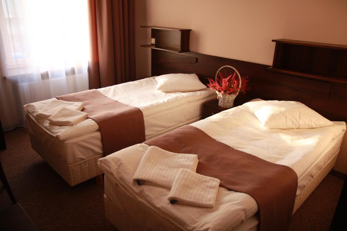 Twin Room - Photo 2