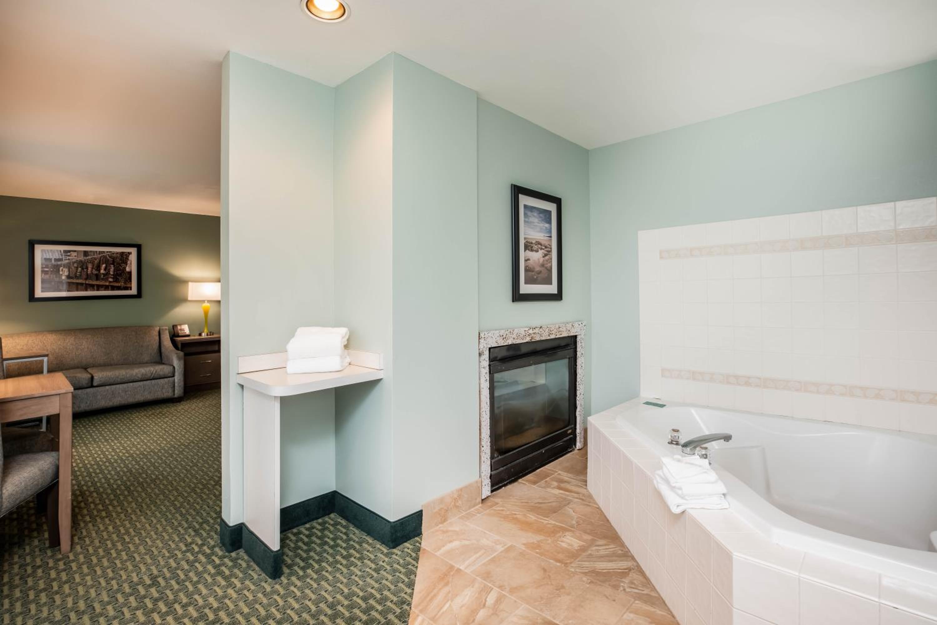 King Suite with Spa Bath - Photo 10