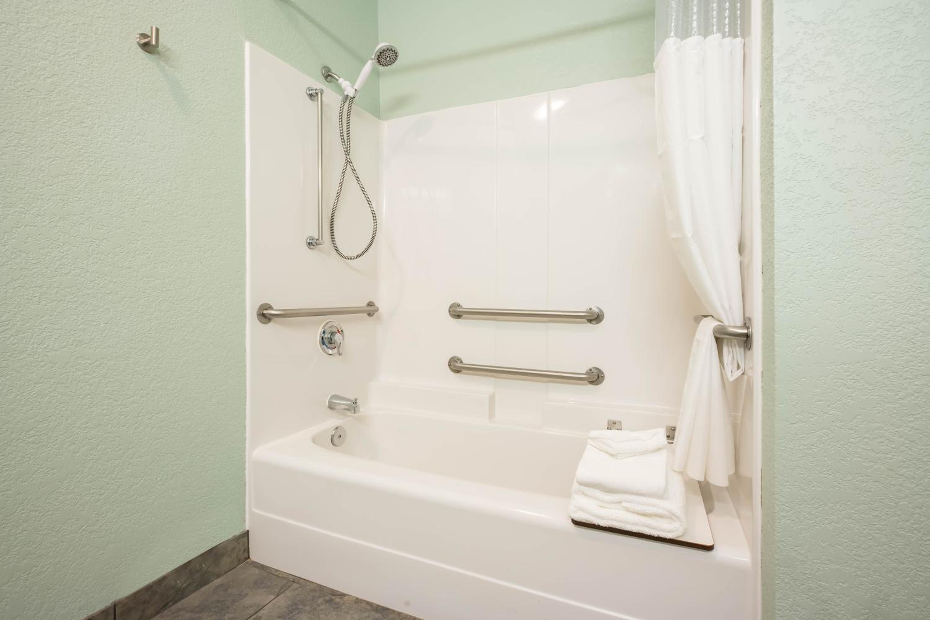 King Room - Disability Access - Photo 4