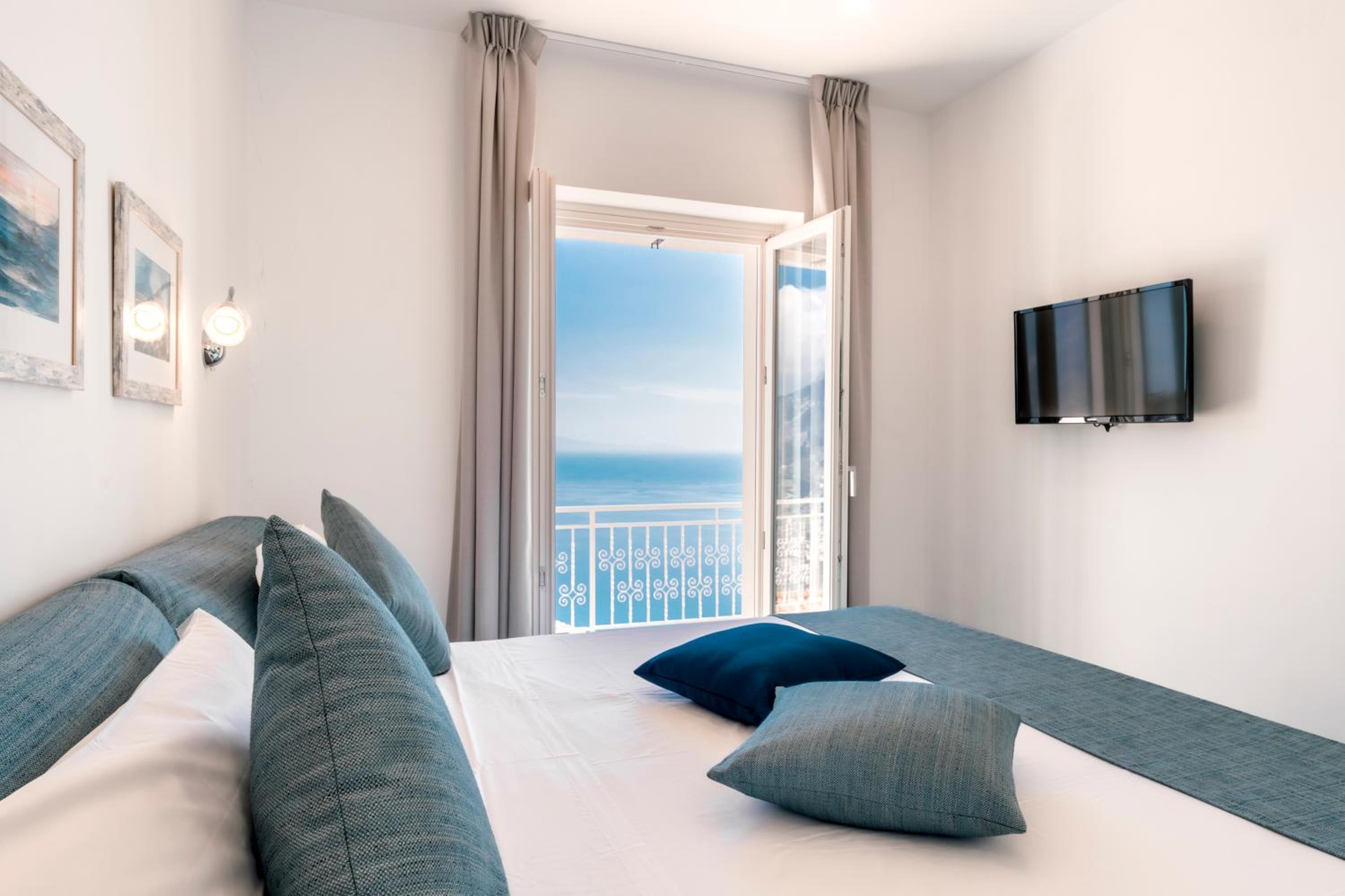 Suite with Sea View - Photo 3