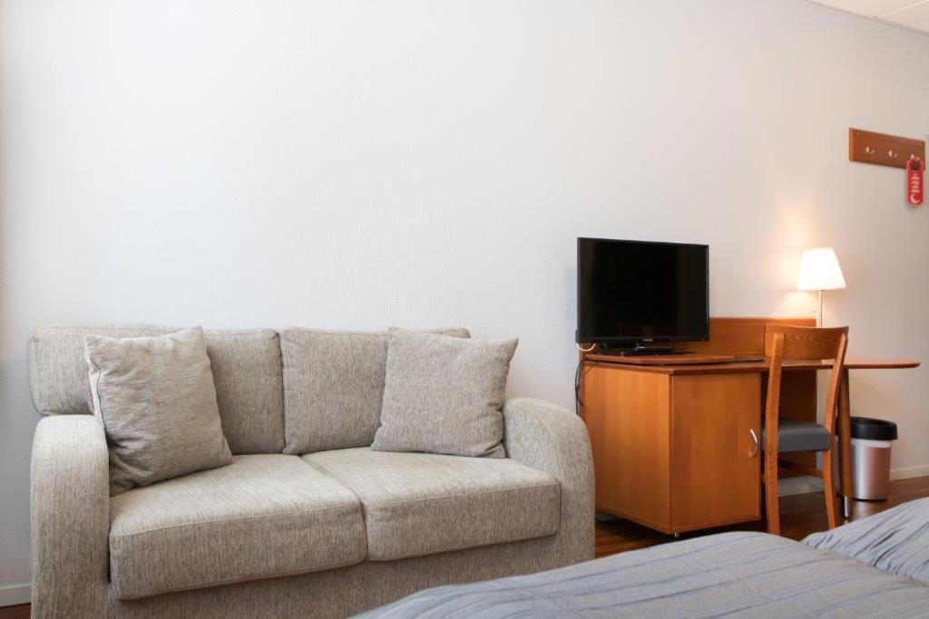 Family Room (2 Adults + 2 Children) photo 2