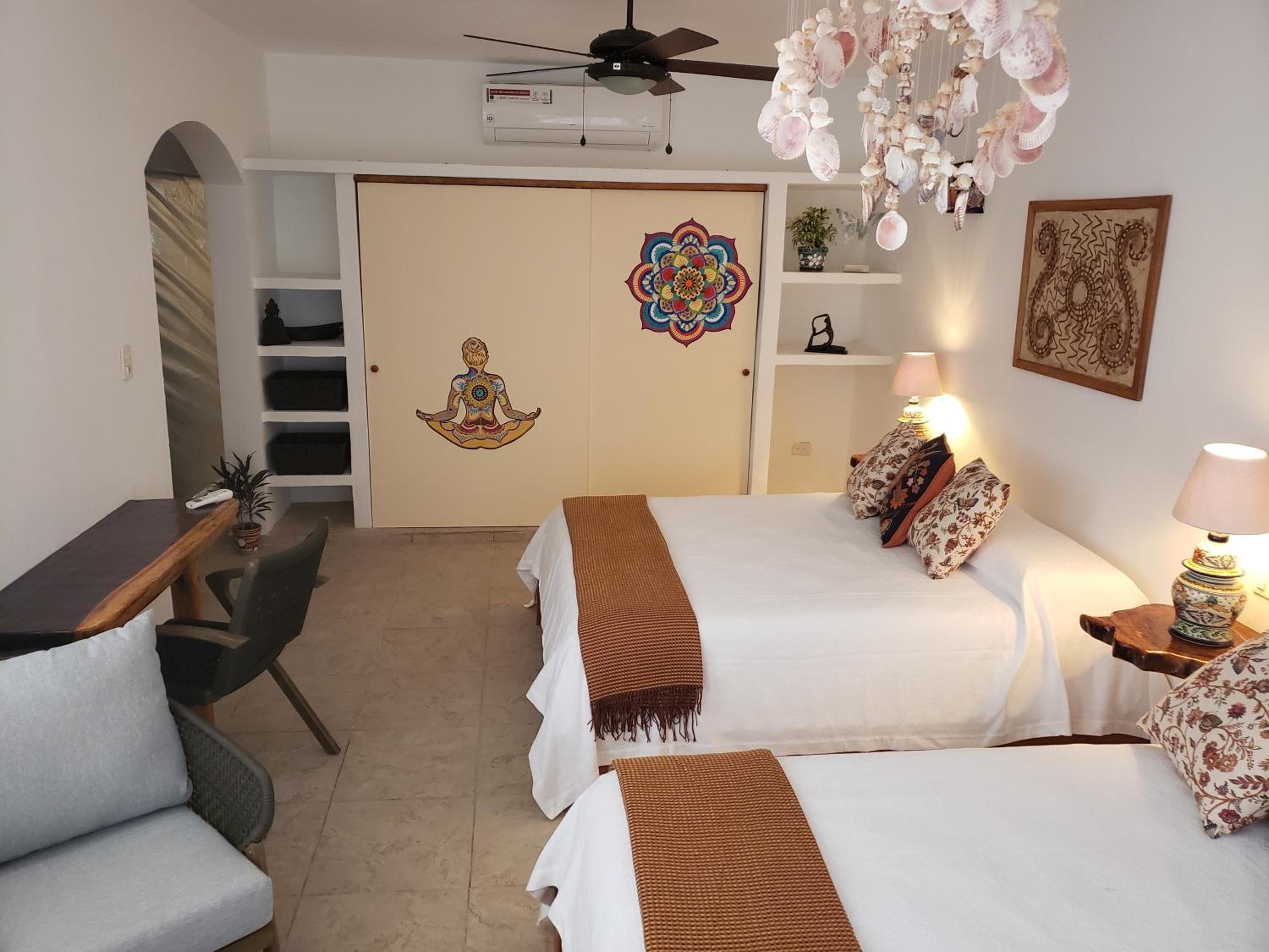 Deluxe Queen Suite - Photo 5