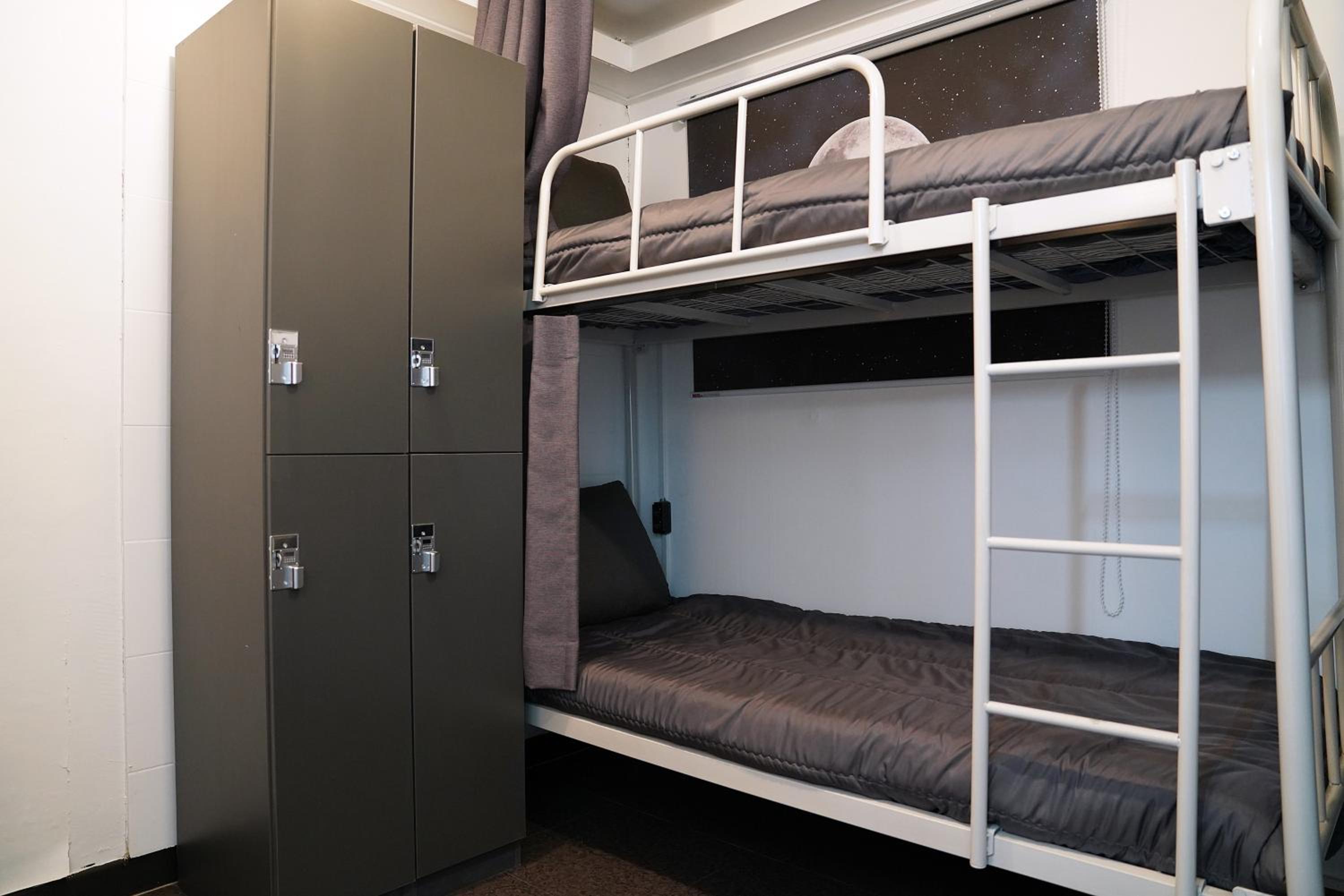 Quadruple Room with Private Bathroom - Photo 1