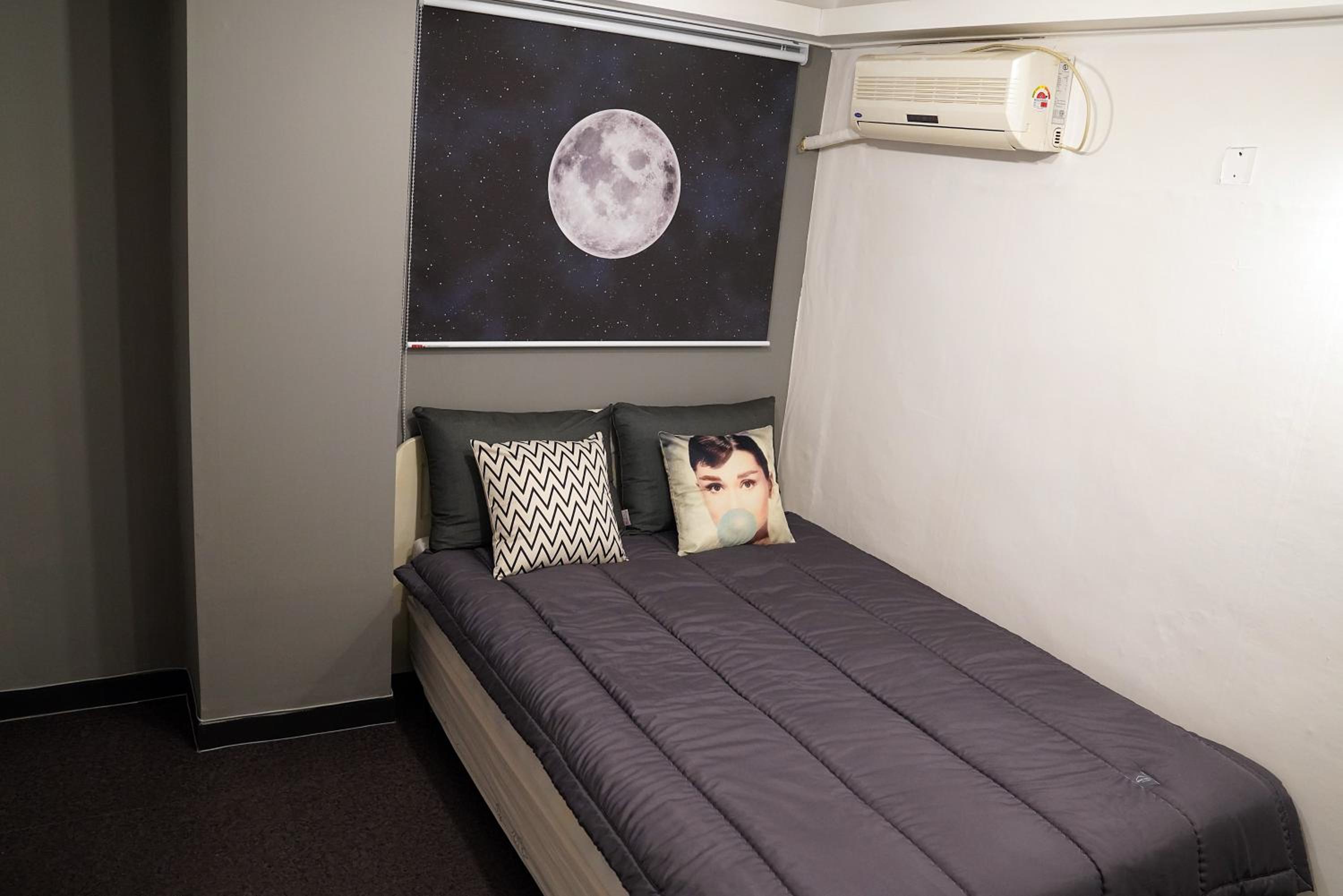 Double Room with Private Bathroom - Photo 14