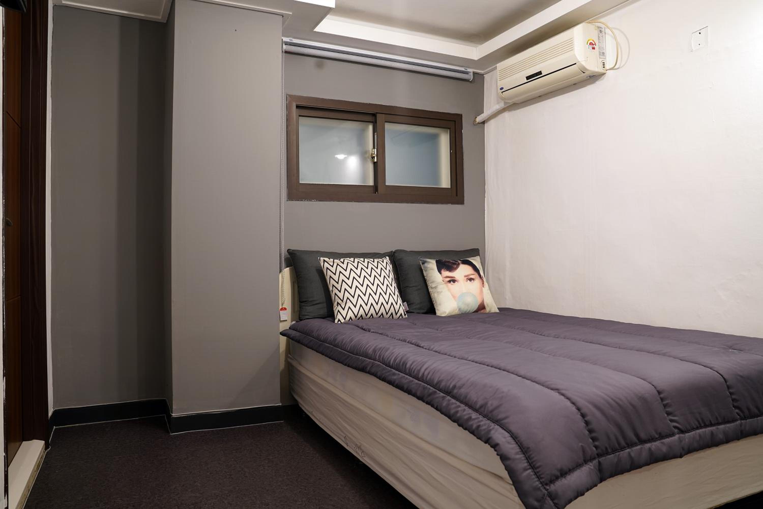 Double Room with Private Bathroom - Photo 15