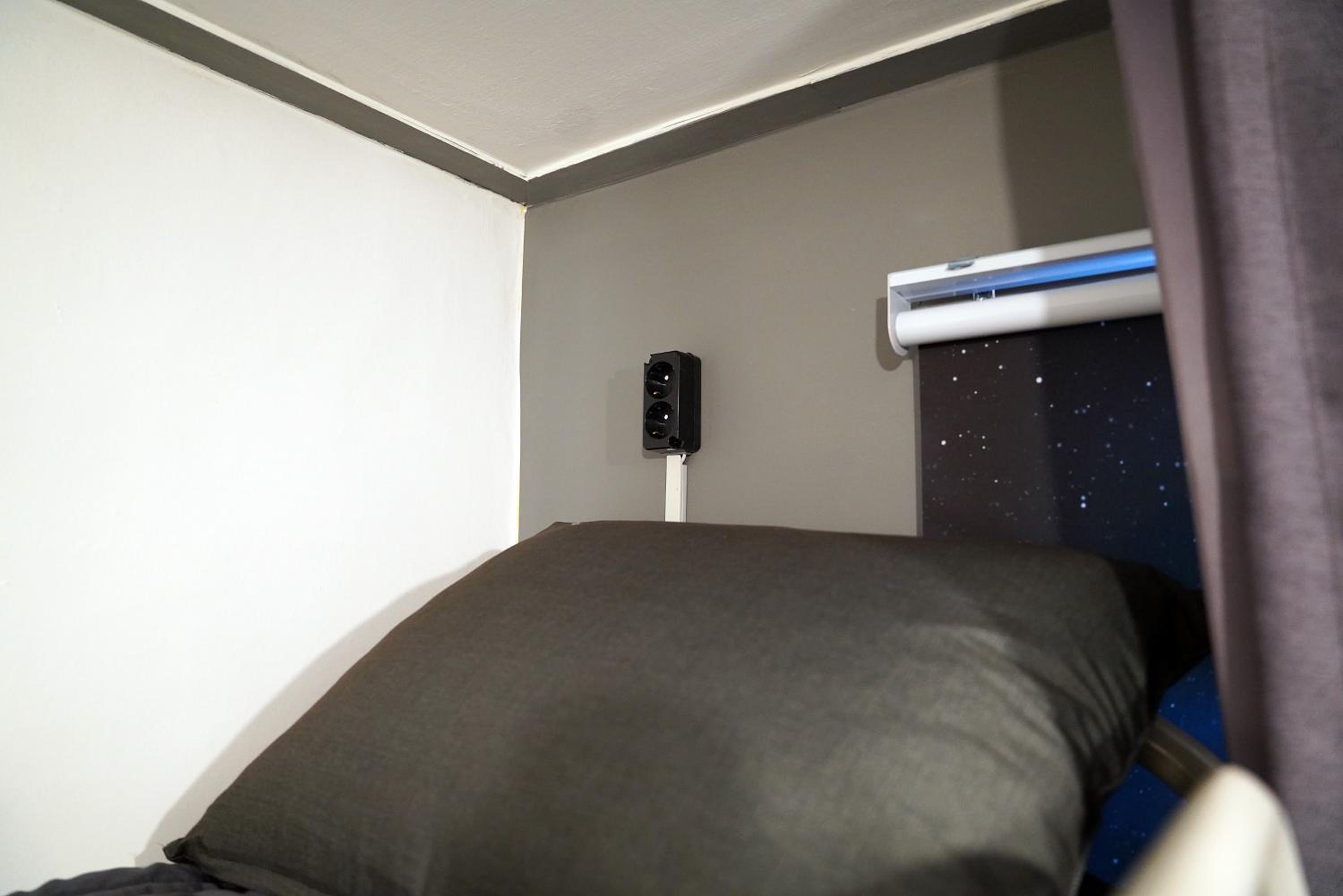 Quadruple Room with Private Bathroom - Photo 8