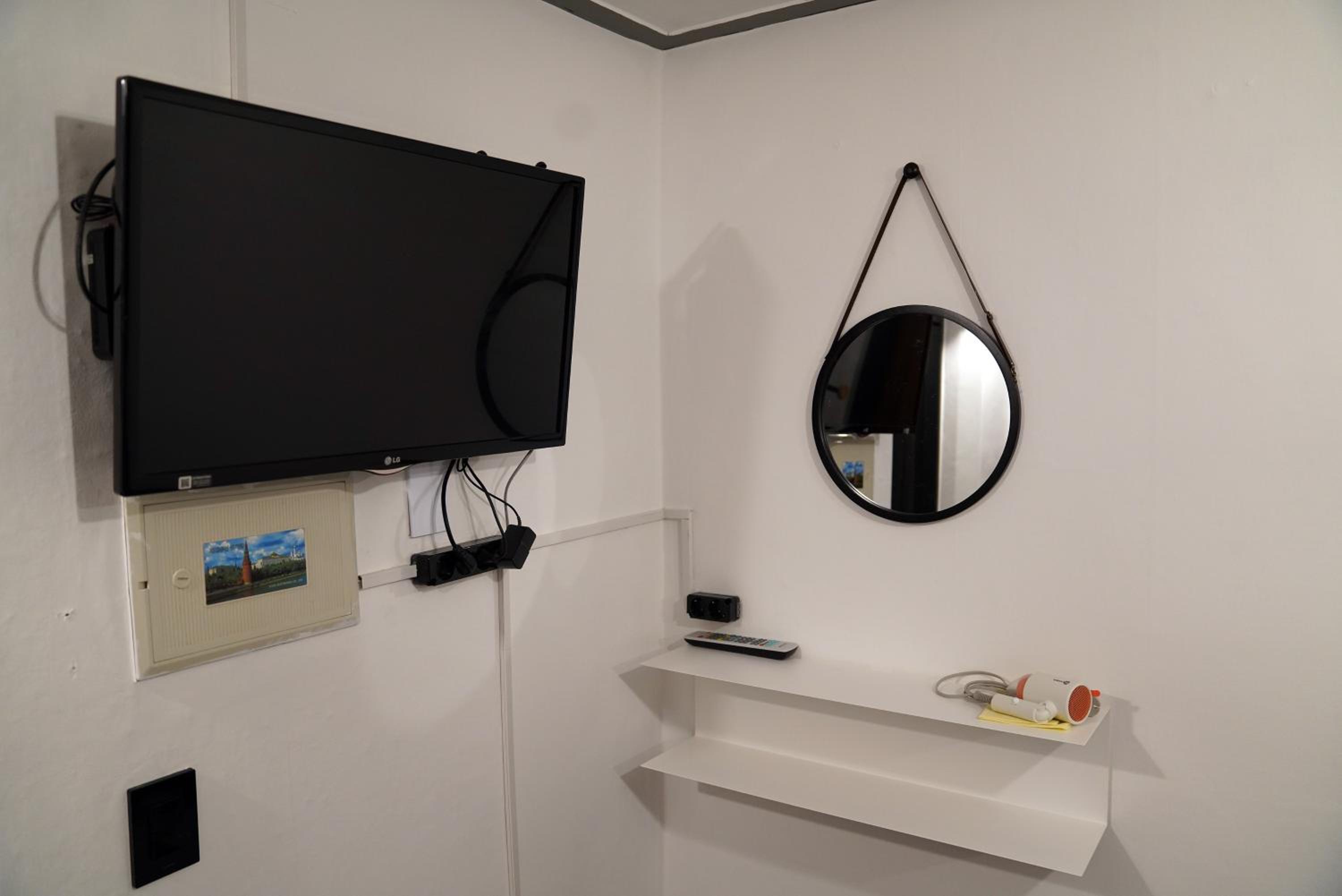 Standard Twin Room - Photo 9