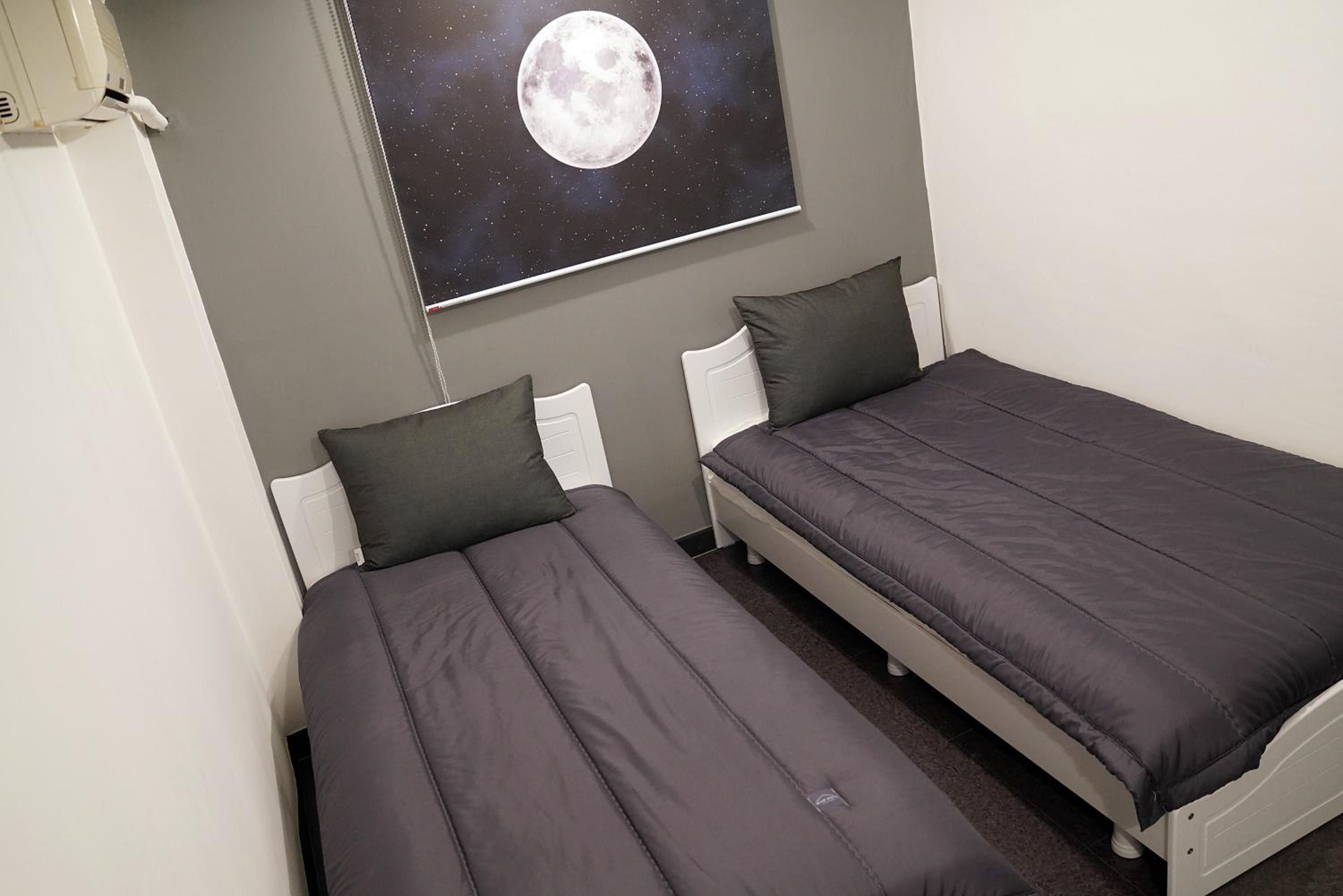 Standard Twin Room - Photo 4