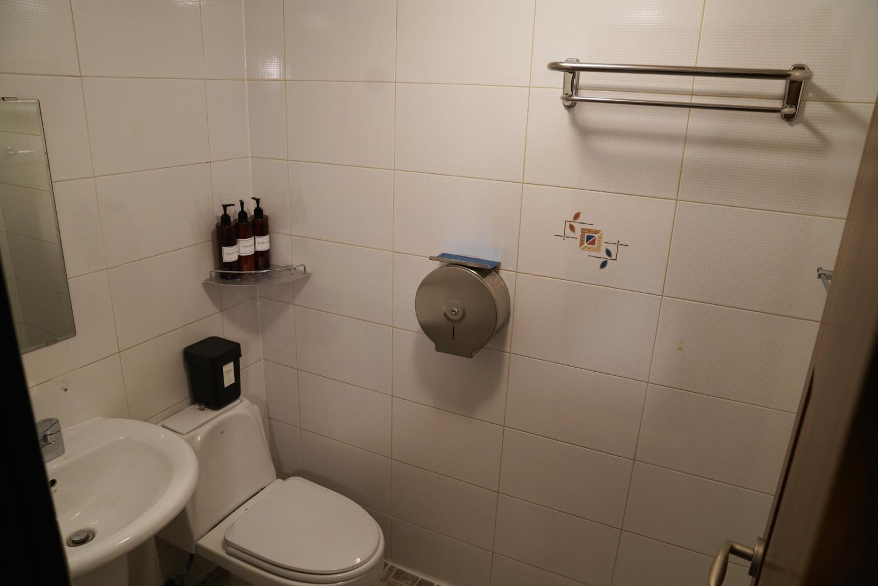 Double Room with Private Bathroom - Photo 6