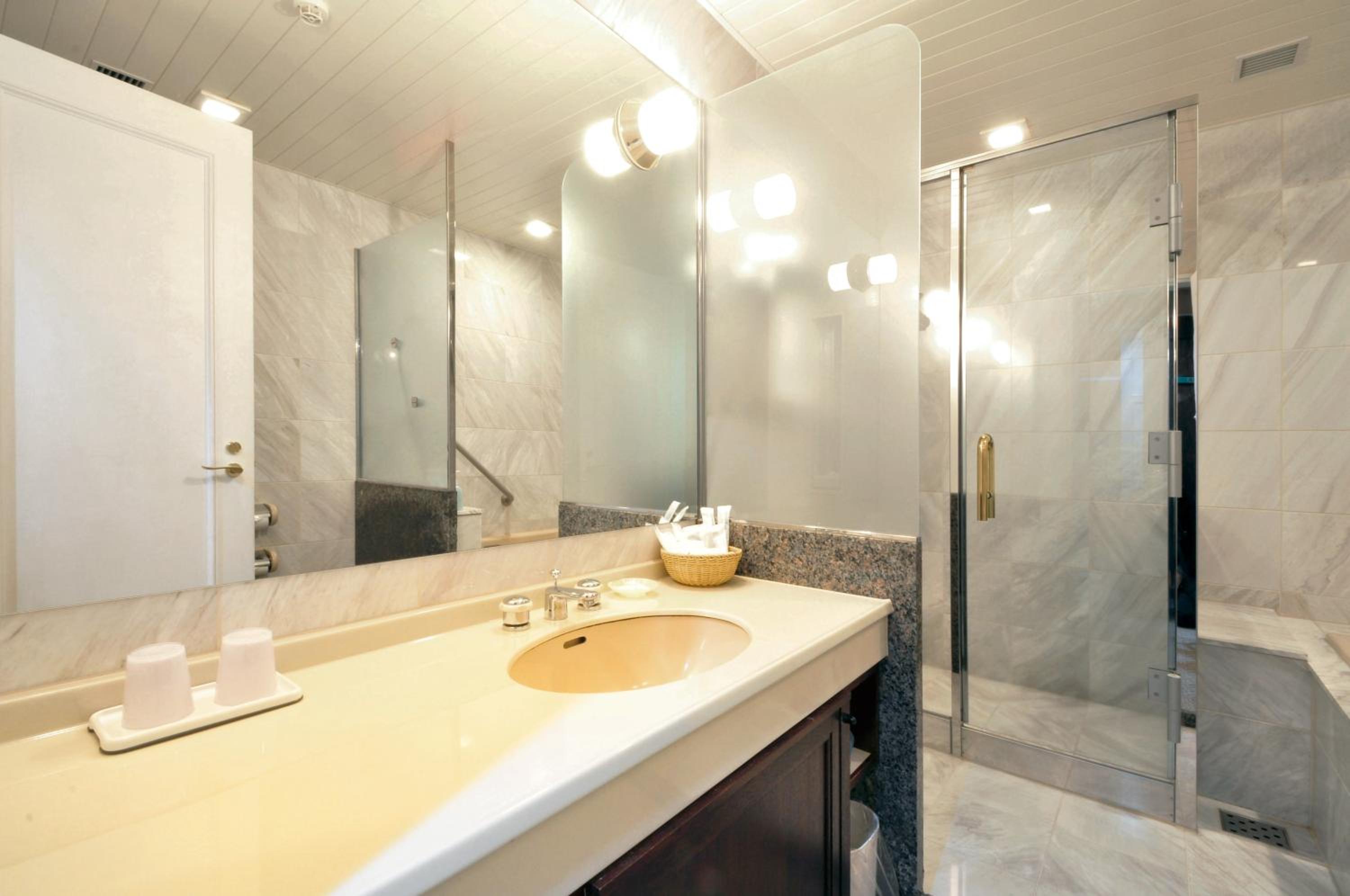 Standard Twin Room - Photo 3