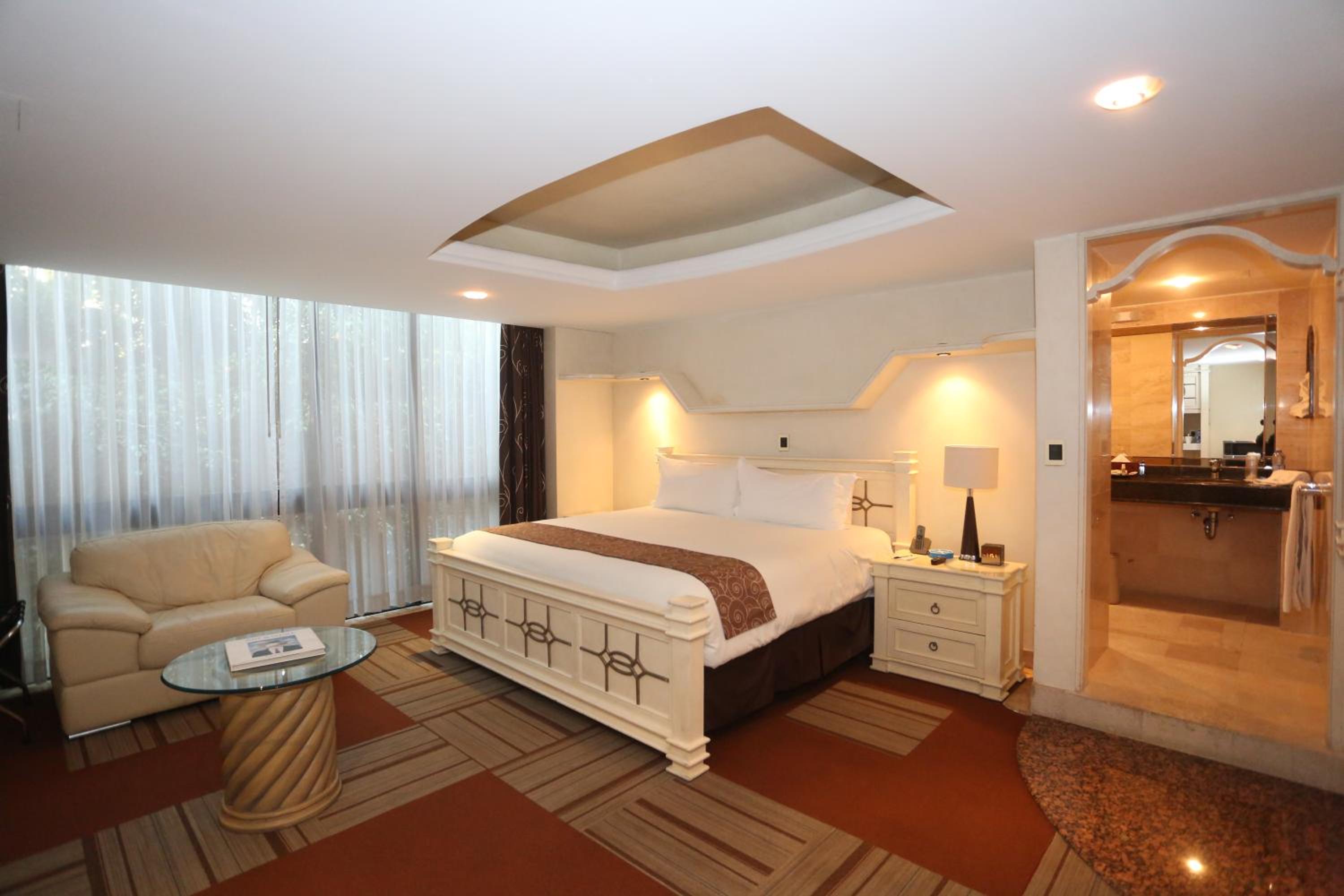 Deluxe King Room - Photo 1