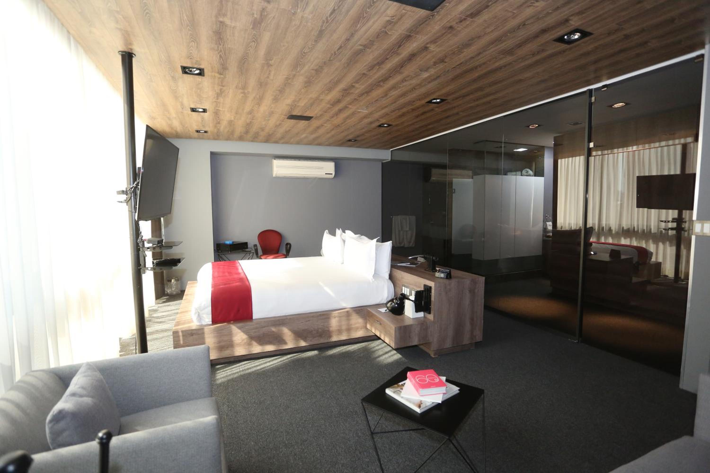 Deluxe Suite - Photo 36