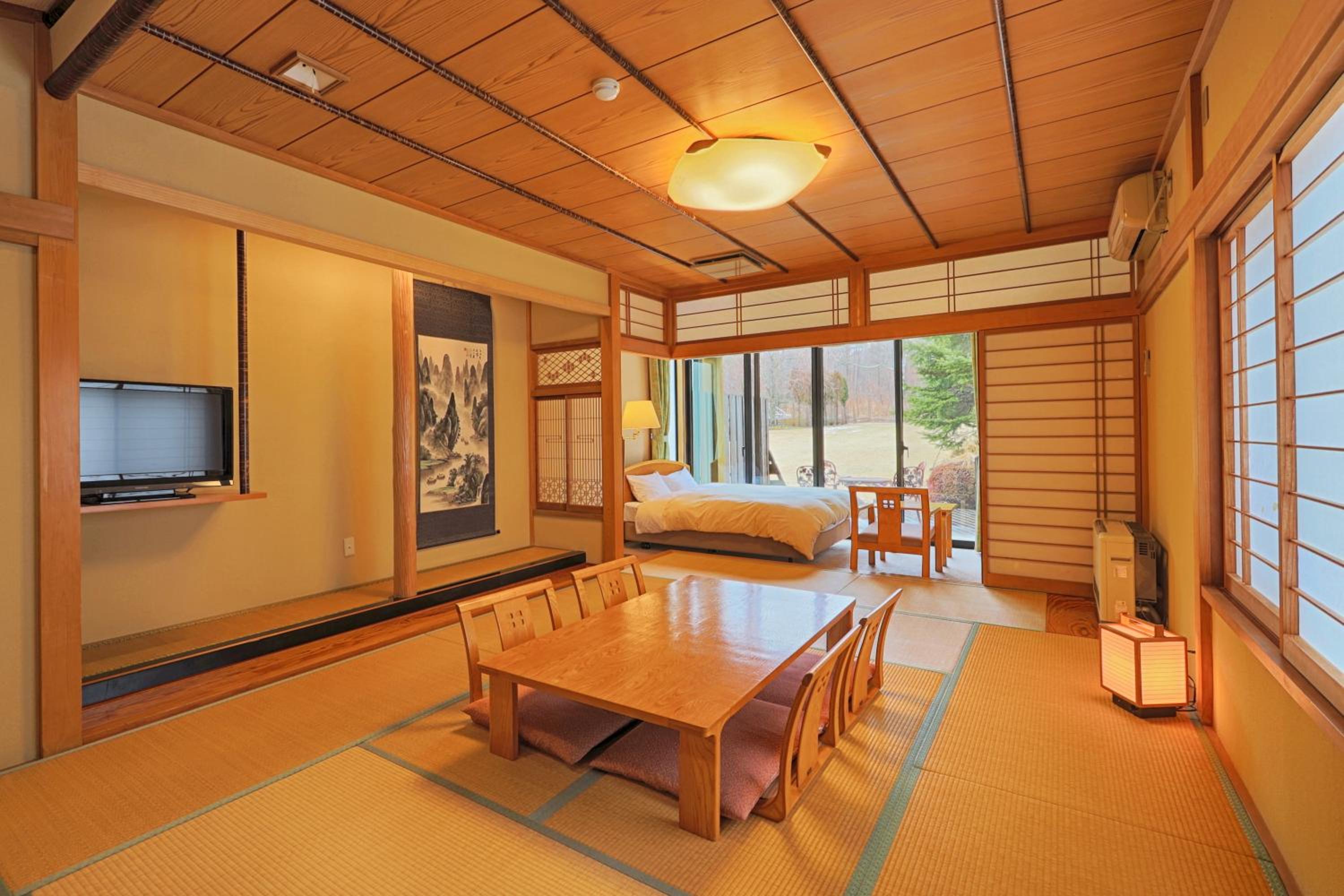 Family Room with Mountain View photo 1
