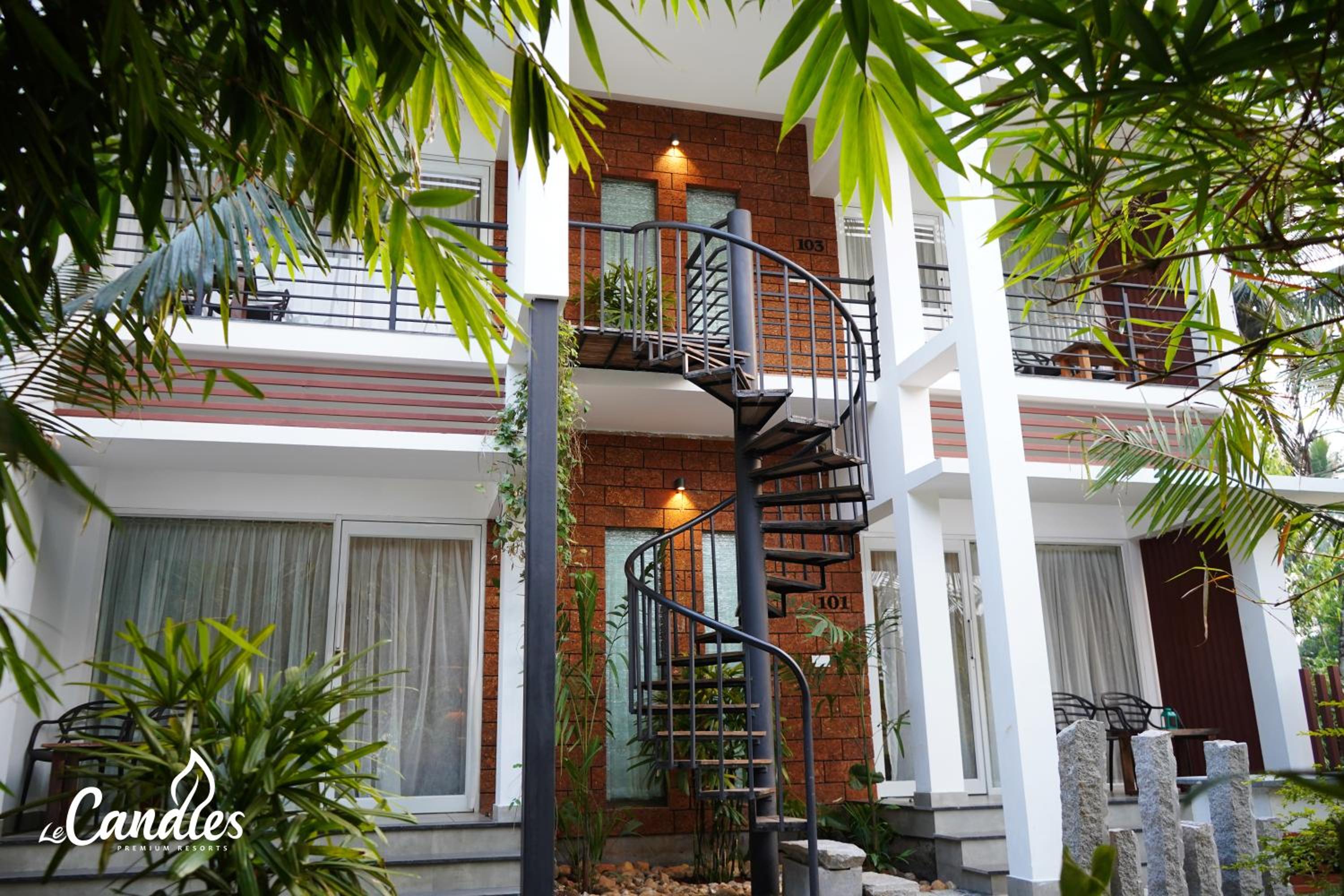 Deluxe Double Room with Balcony - Photo 5