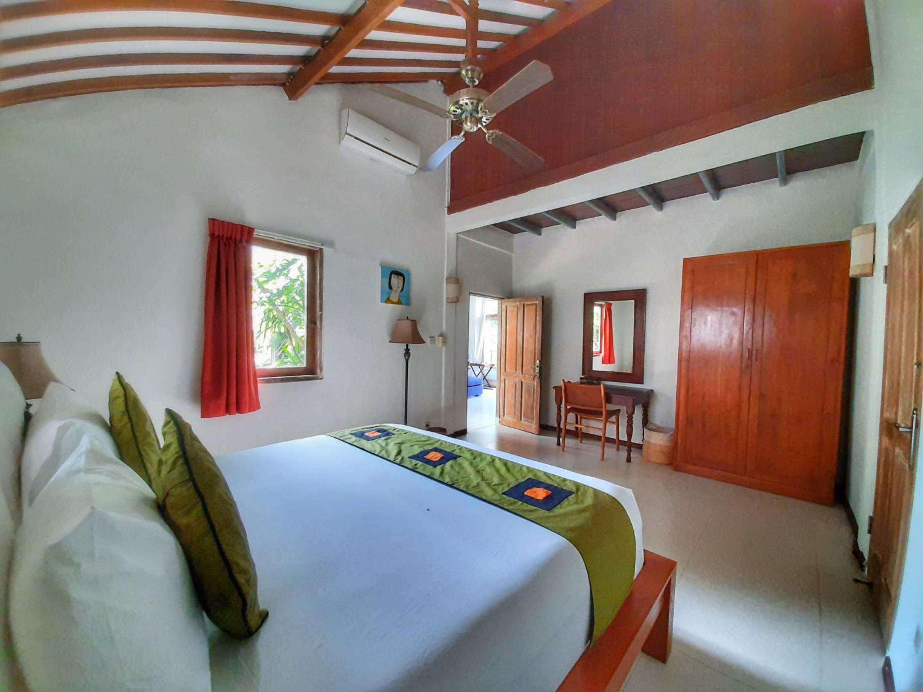 Four-Bedroom Villa with Private Pool - Photo 13