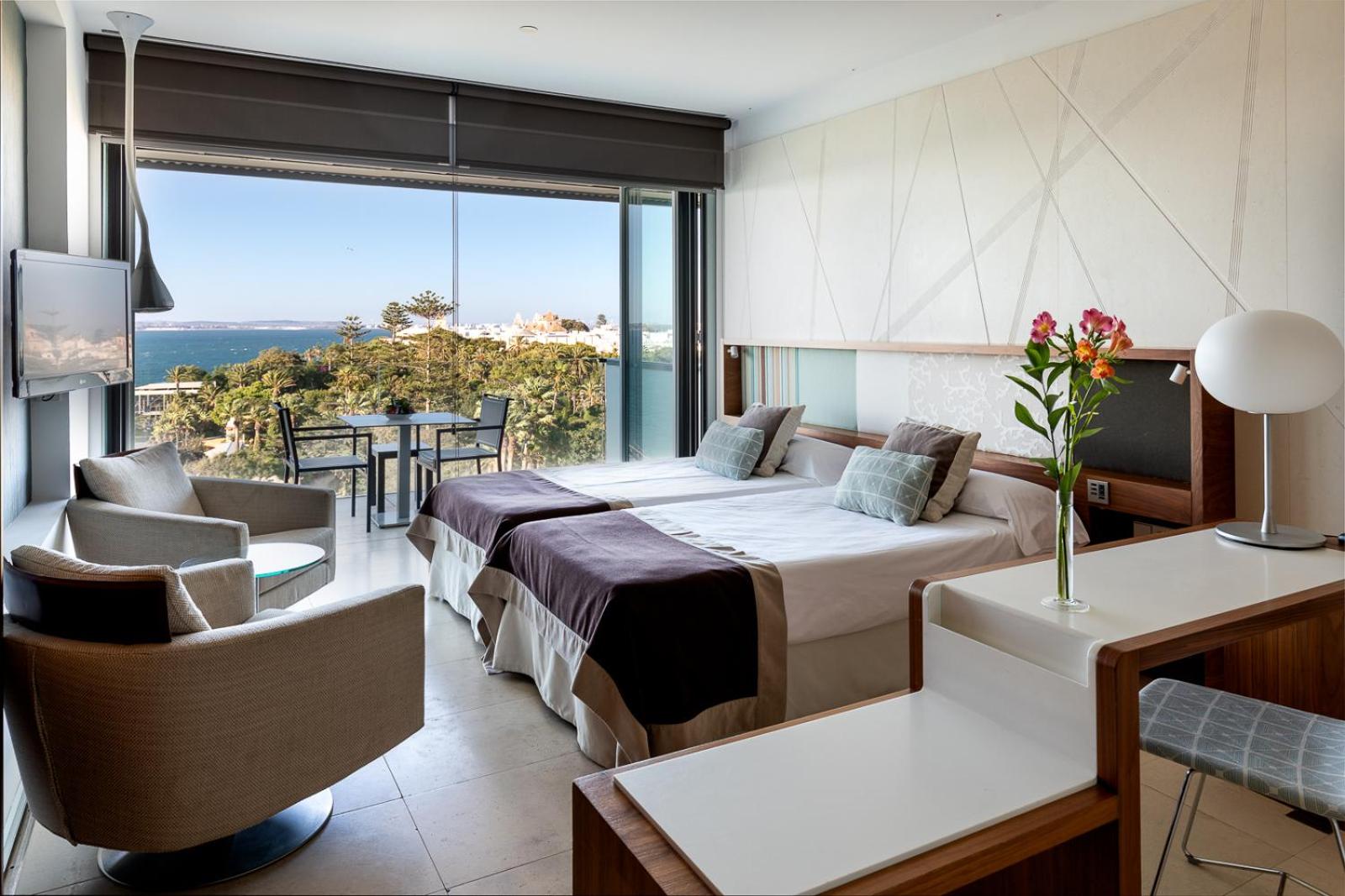 Double or Twin Room with Extra Bed (3 Adults) - Photo 1