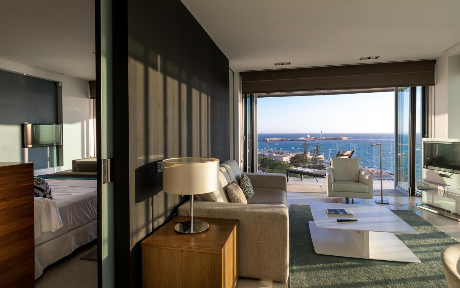 Junior Suite with Sea View - Photo 5