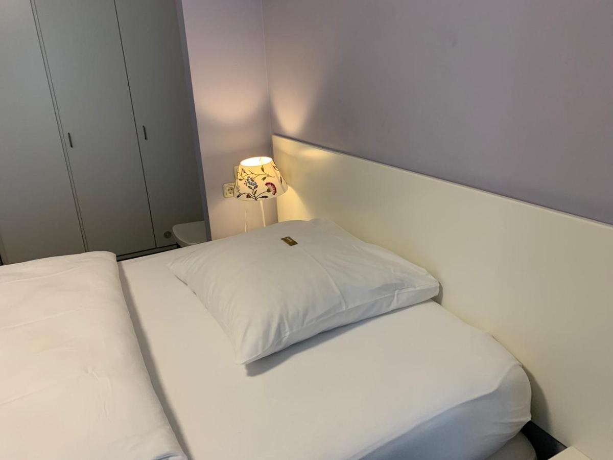 Single Room with Bathroom photo 2