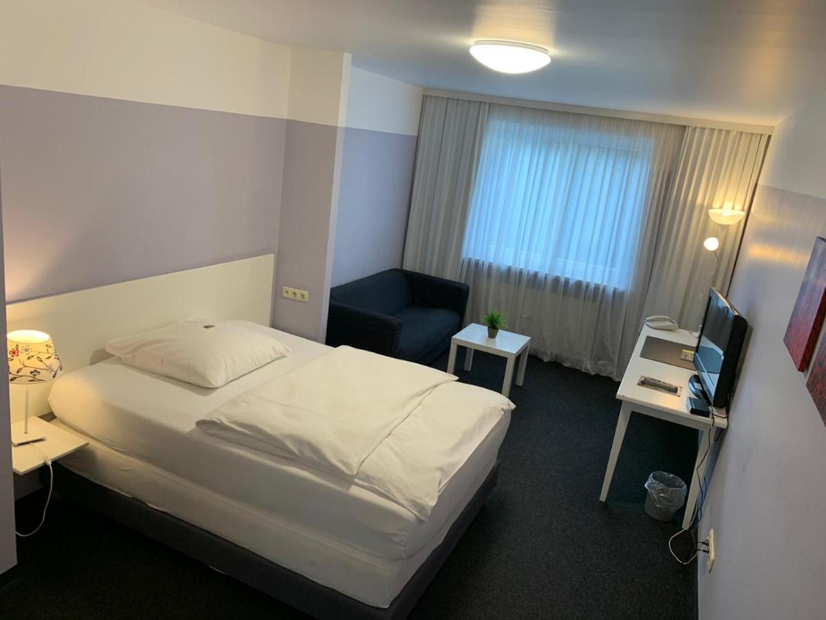 Single Room with Bathroom photo 1