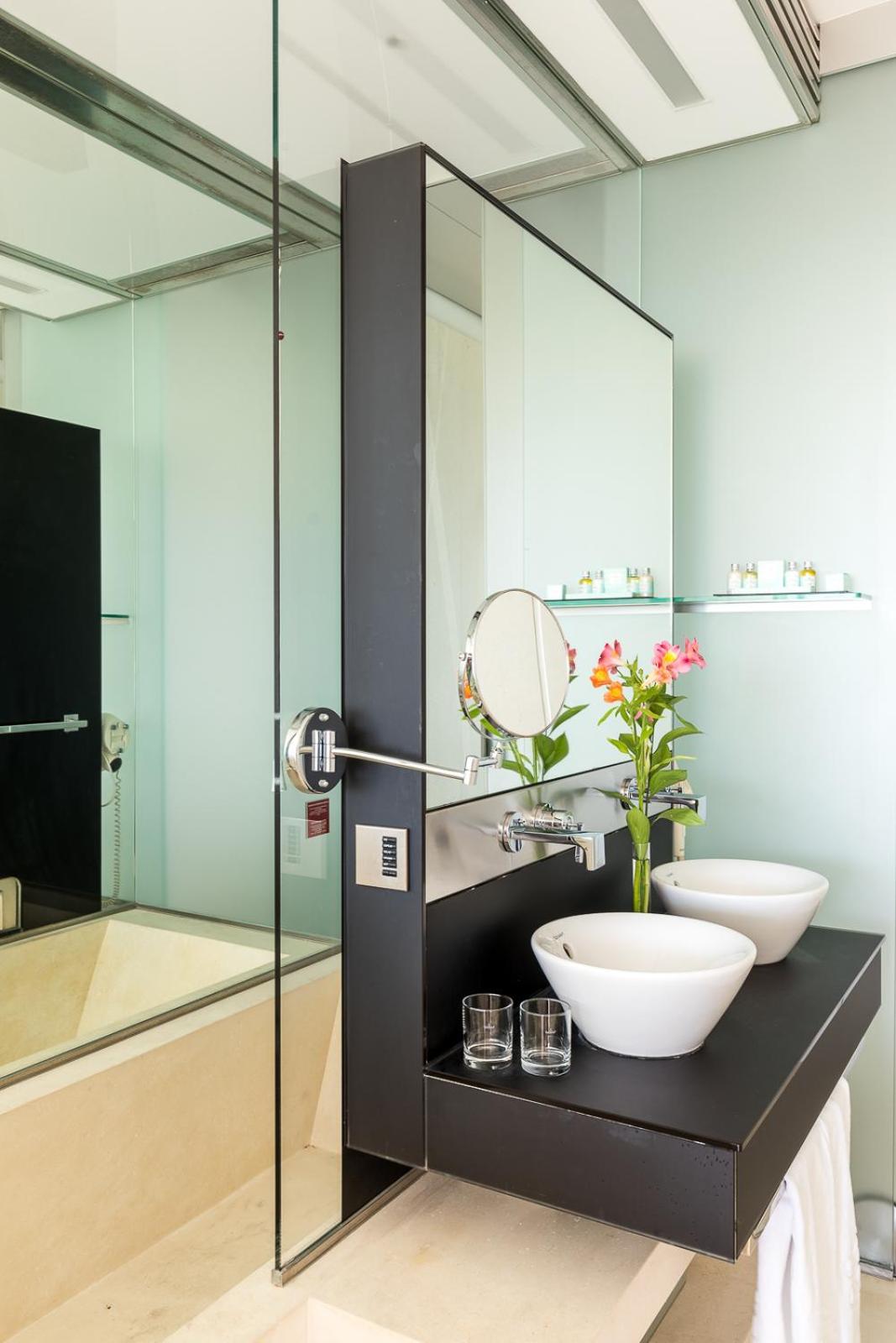 Double or Twin Room with Extra Bed (2 Adults + 1 Child) - Photo 4