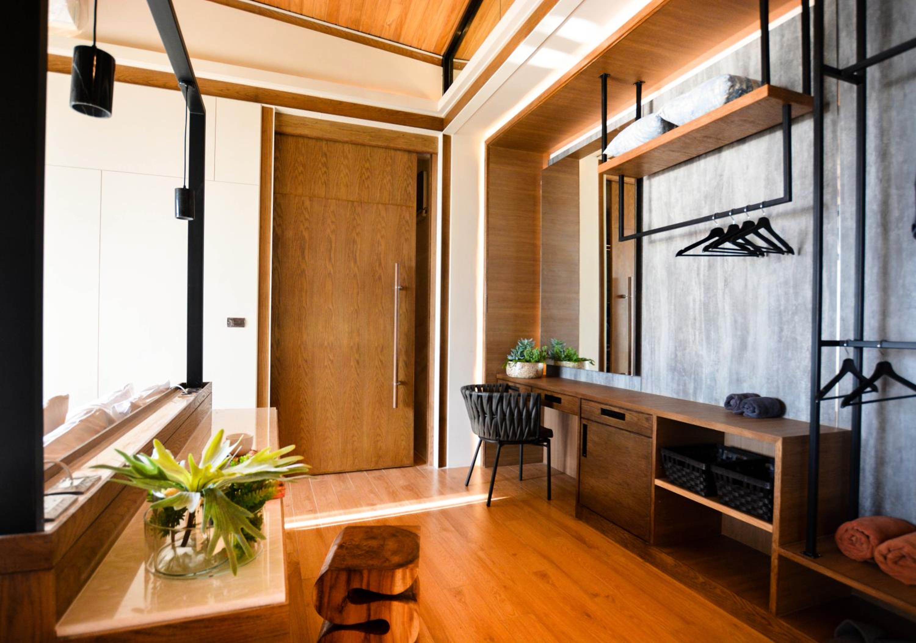 Suite with Mountain View