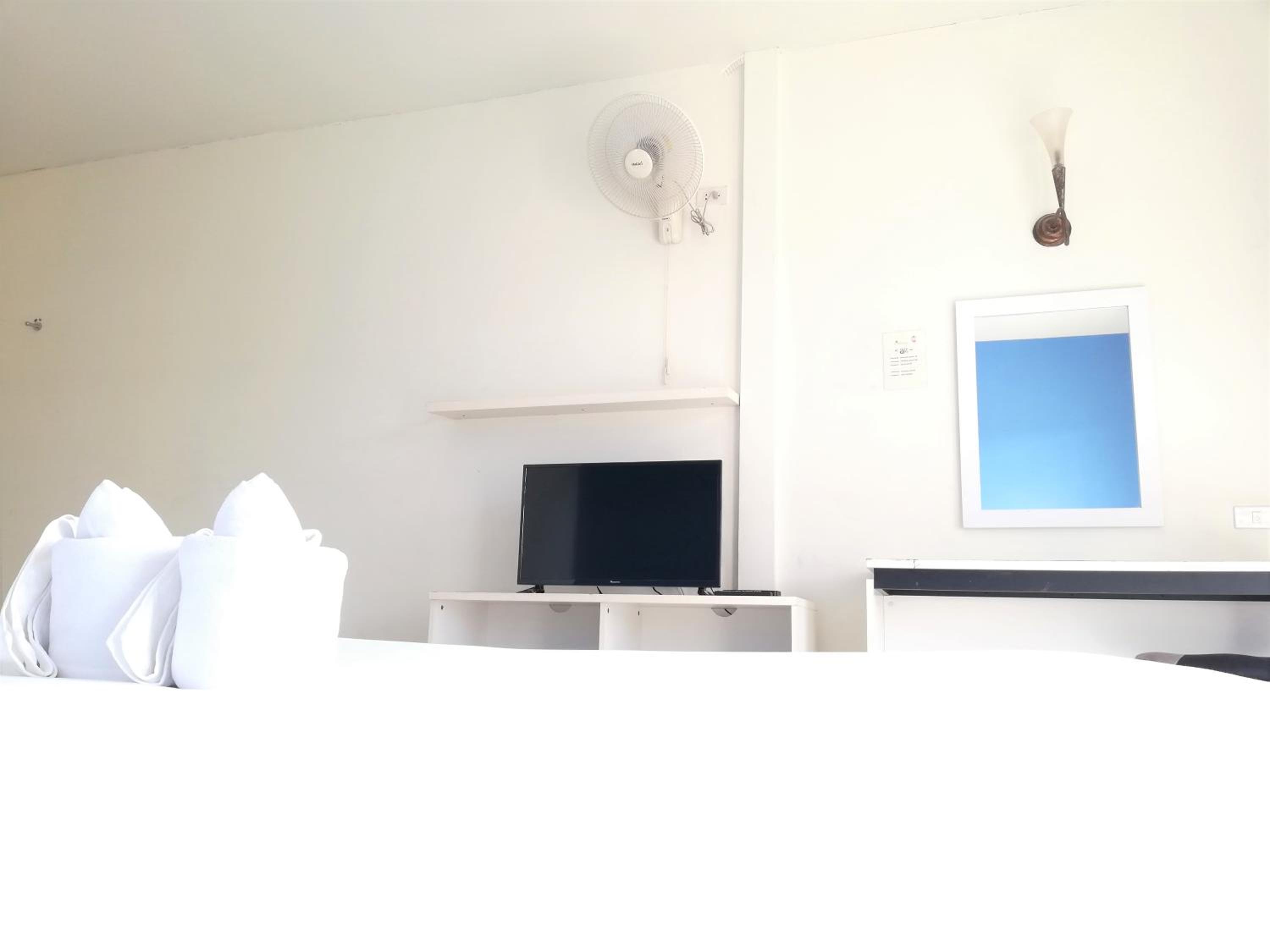 Deluxe Room - Photo 5