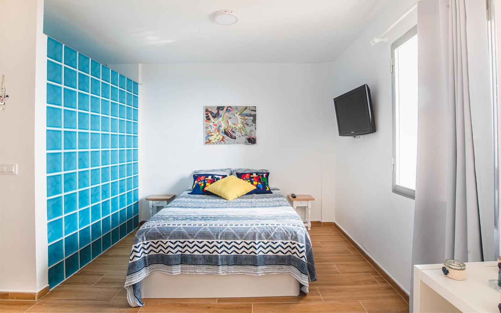 Apartment with Terrace - Photo 18