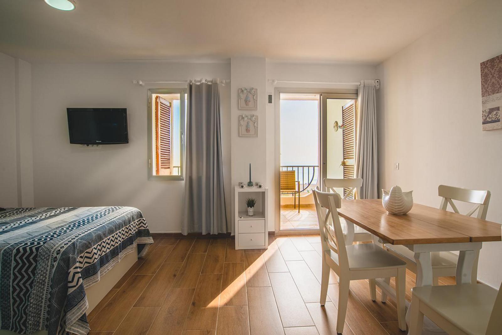 Apartment with Terrace - Photo 2