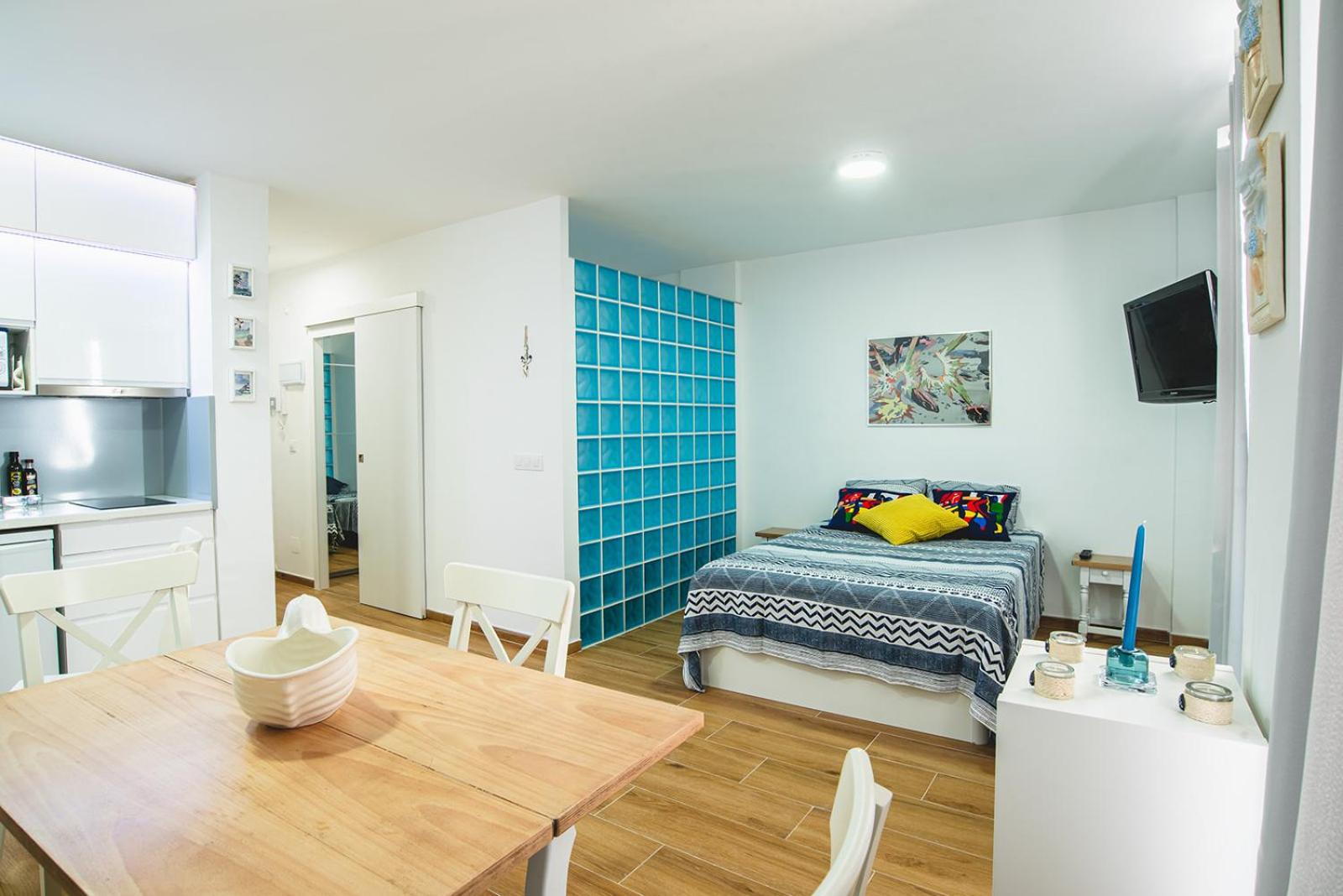 Apartment with Terrace - Photo 20