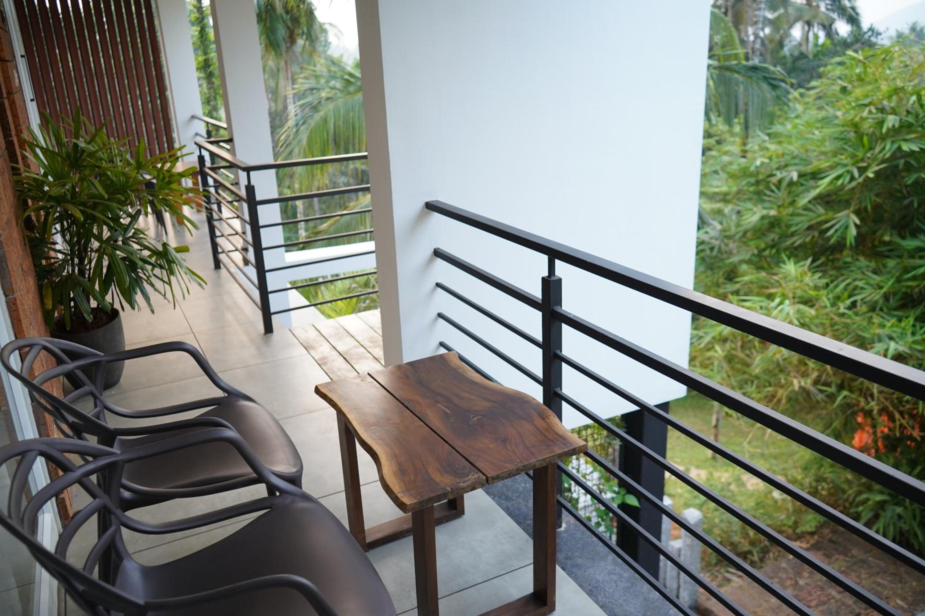 Deluxe Double Room with Balcony - Photo 2
