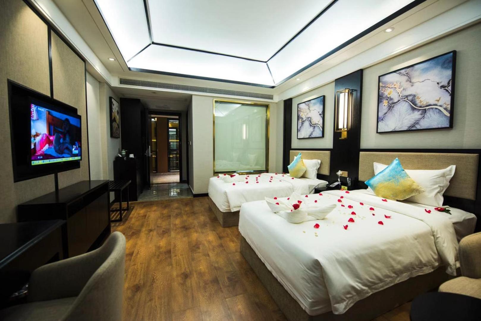 Deluxe Twin Room - Photo 8