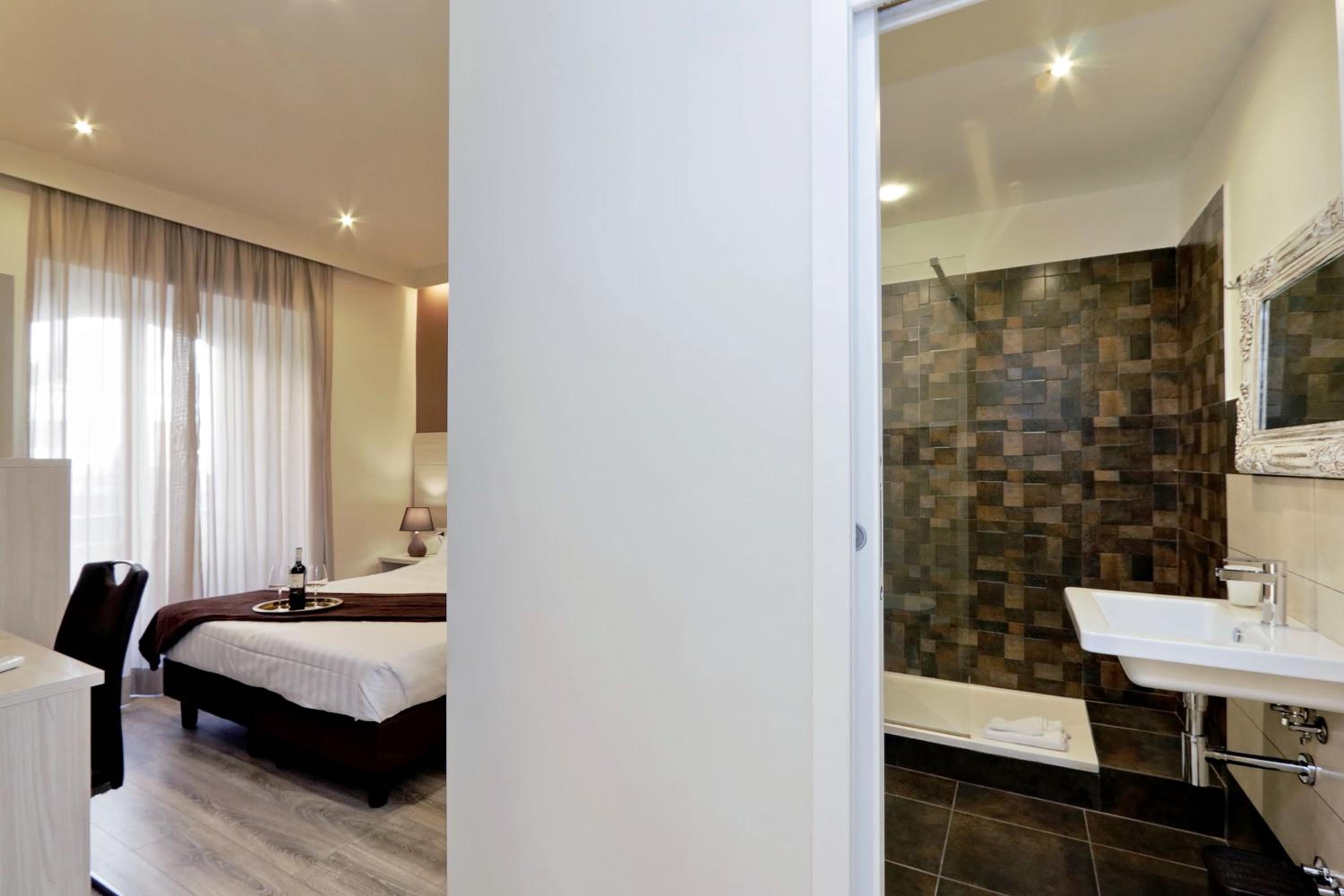 Superior King Room photo 1