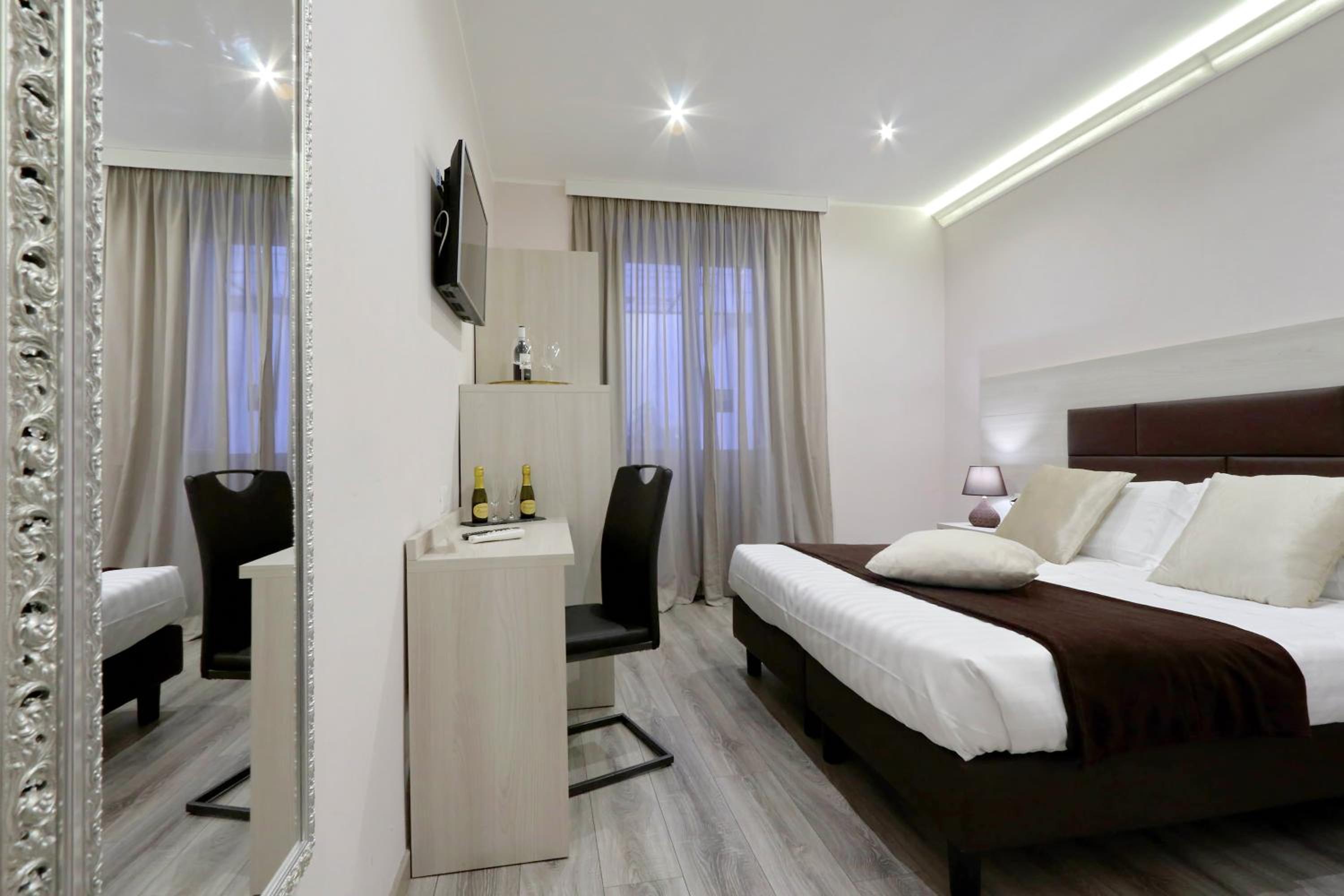 Double Room with Patio photo 1