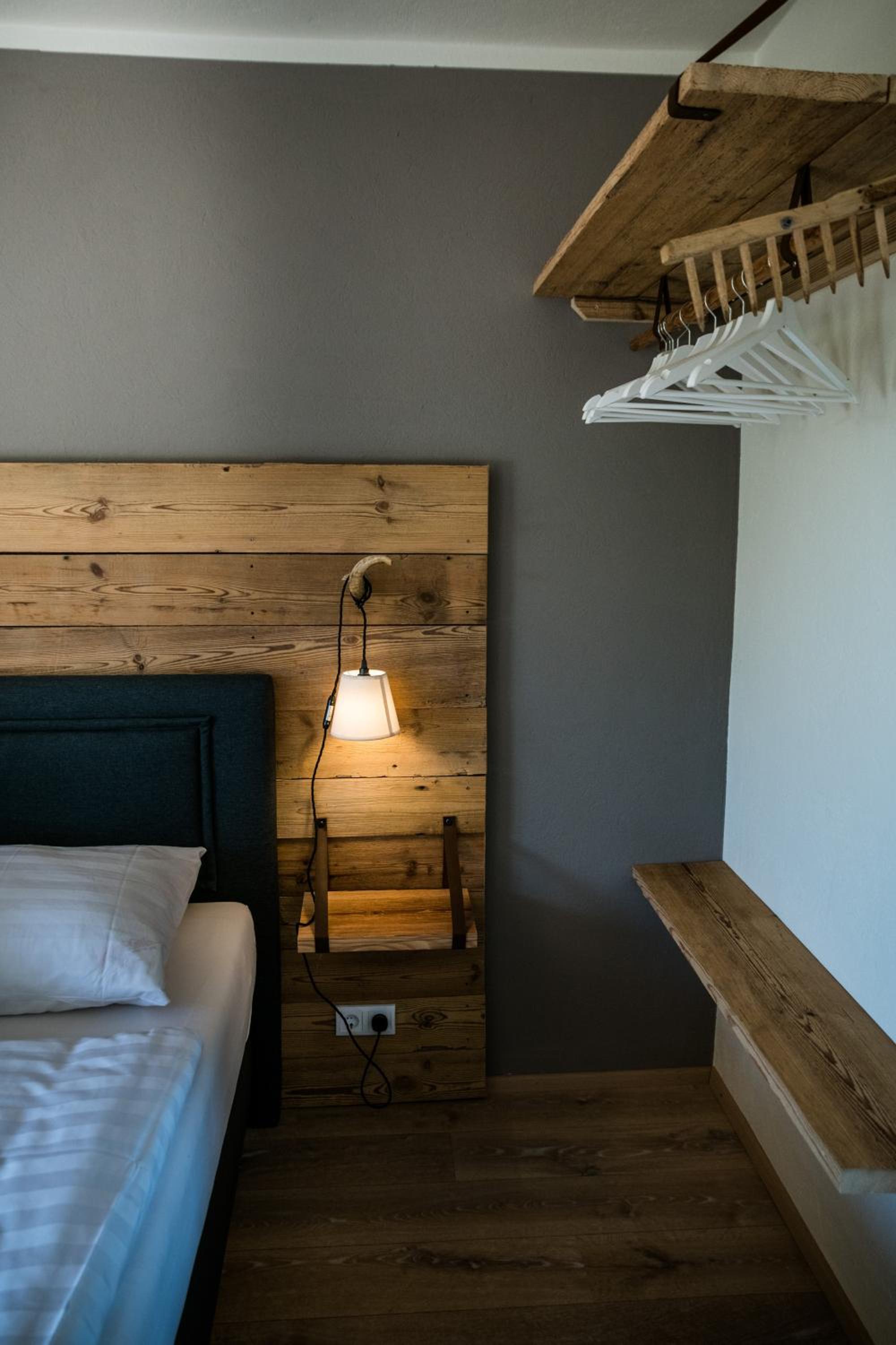 Double Room with Lake View - Photo 4