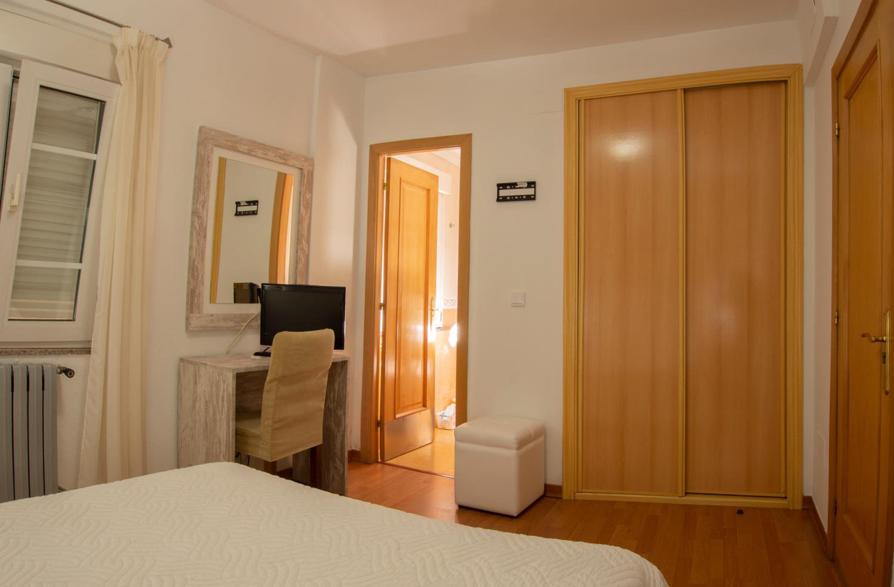 Standard Queen Room photo 2