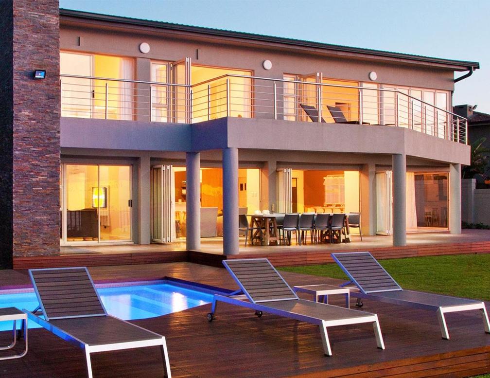 Villa photo 2
