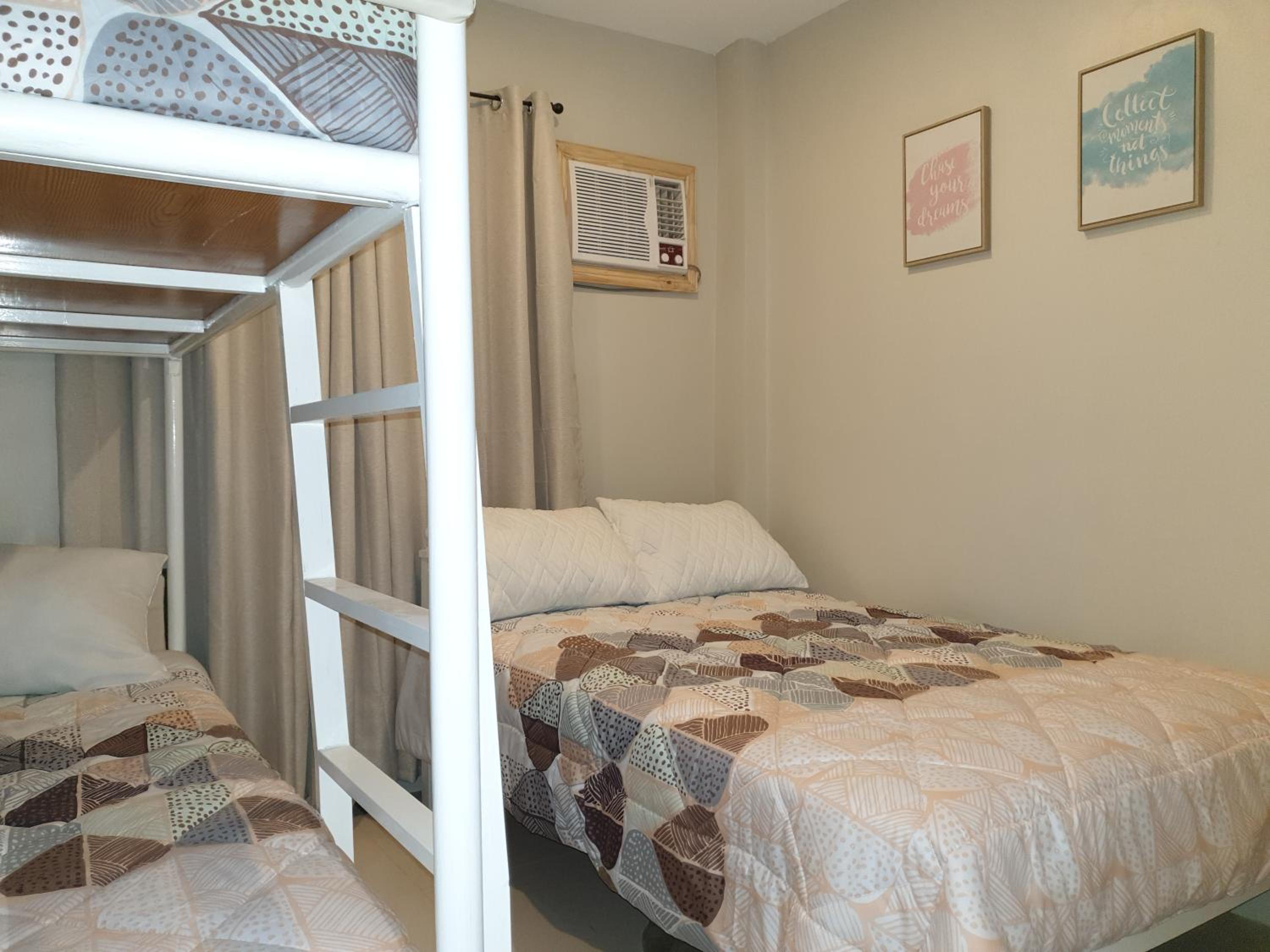 Quadruple Room with Bathroom - Photo 4