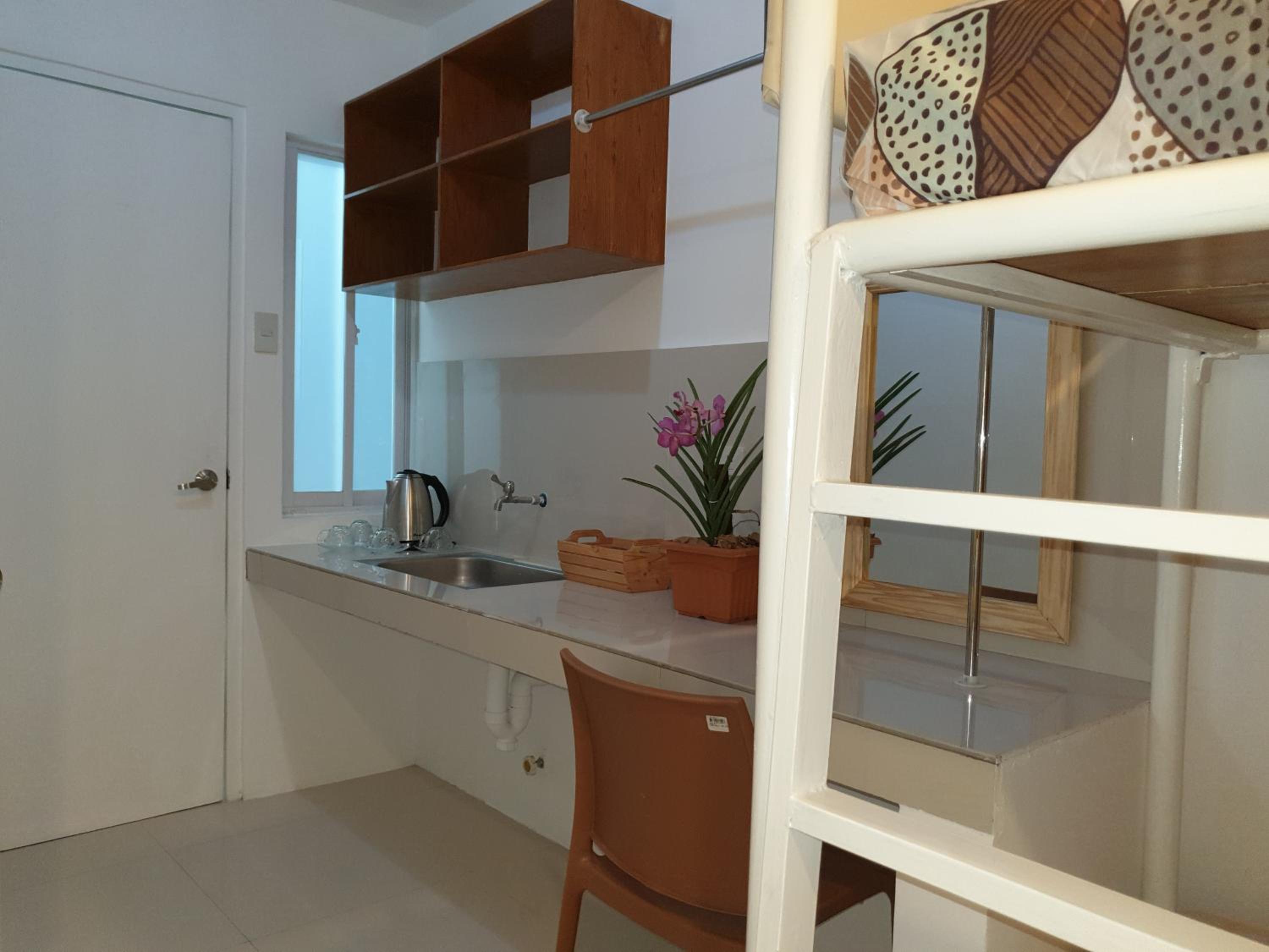 Quadruple Room with Bathroom - Photo 2
