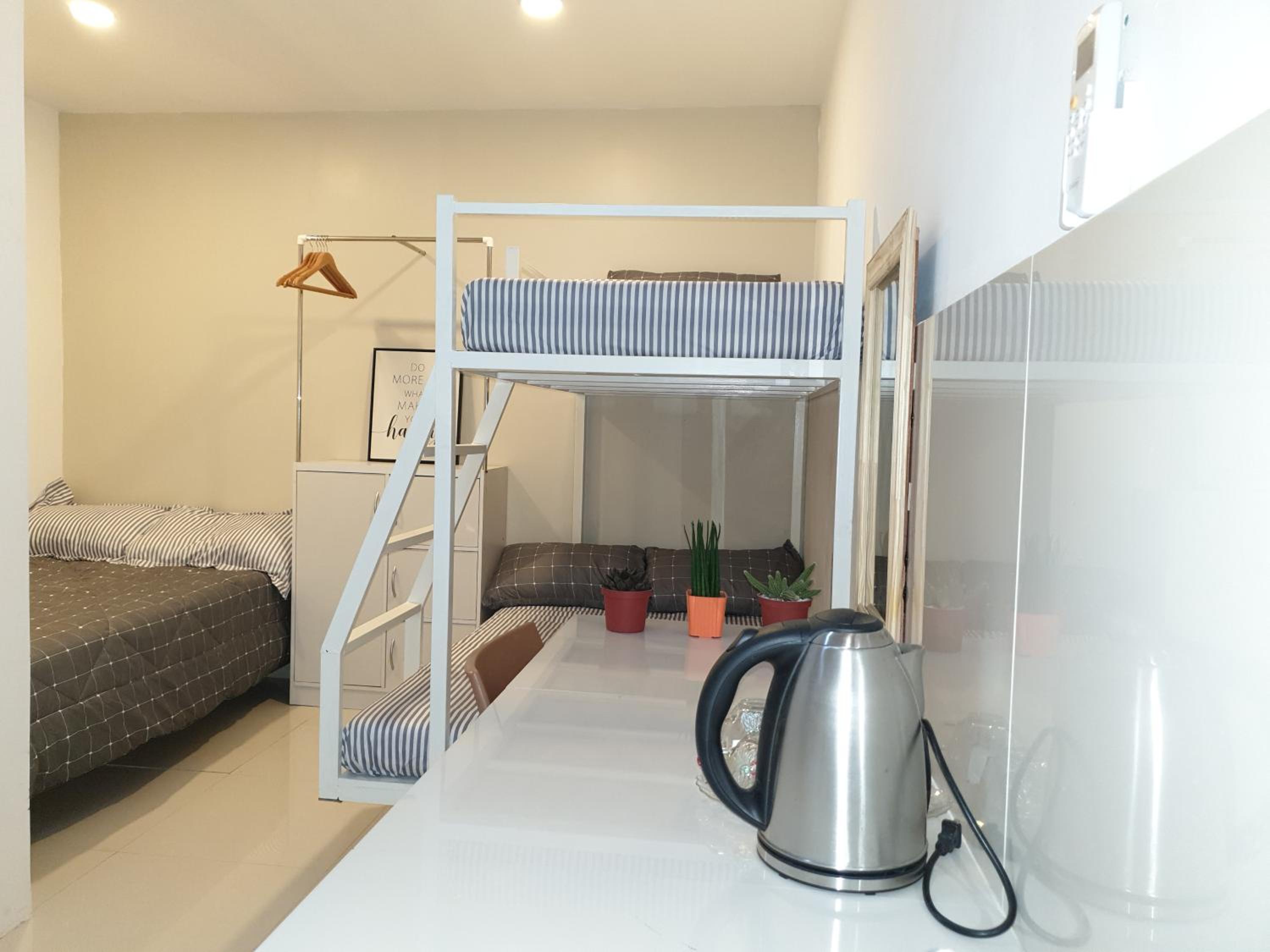 Standard Family Room - Photo 5