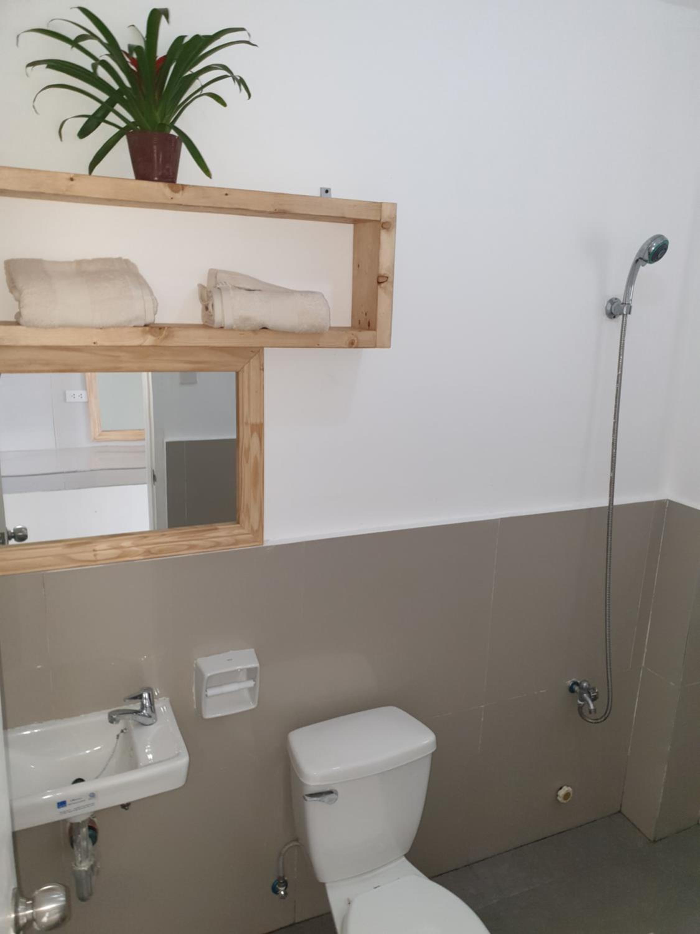 Double Room with Private Bathroom - Photo 2
