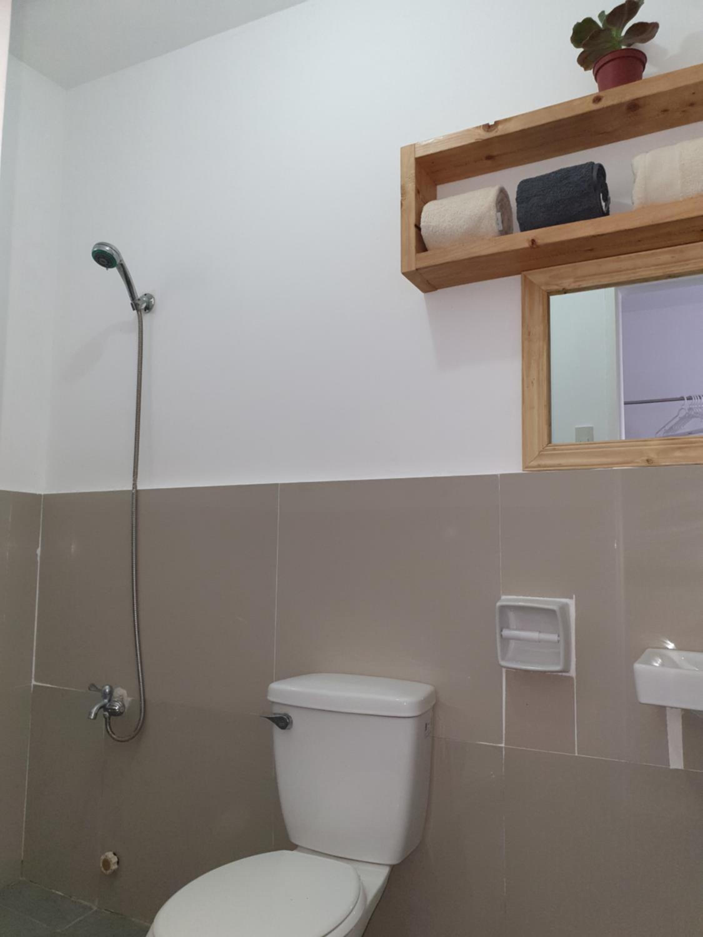 Quadruple Room with Bathroom - Photo 3