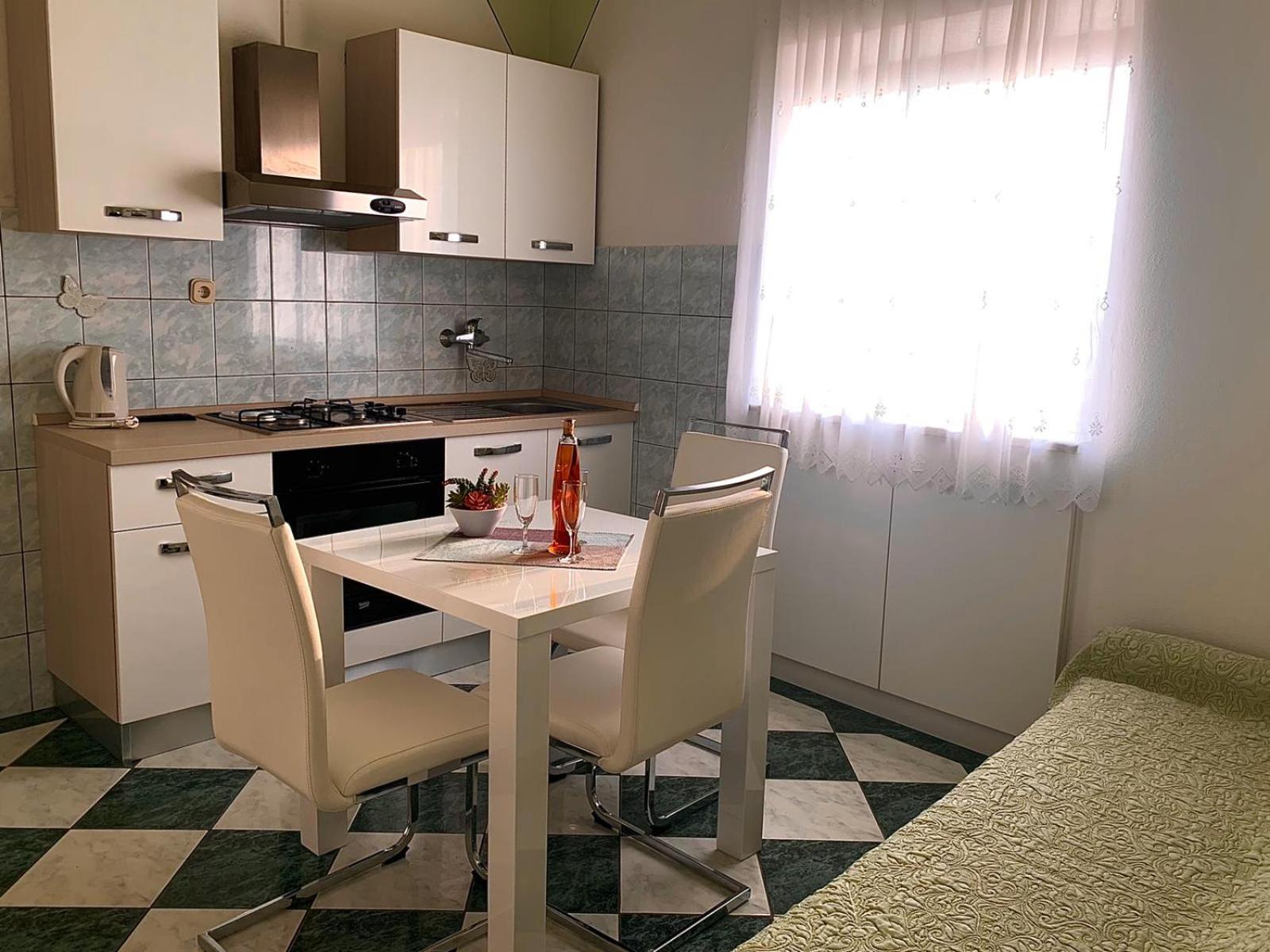 One-Bedroom Apartment - Photo 5