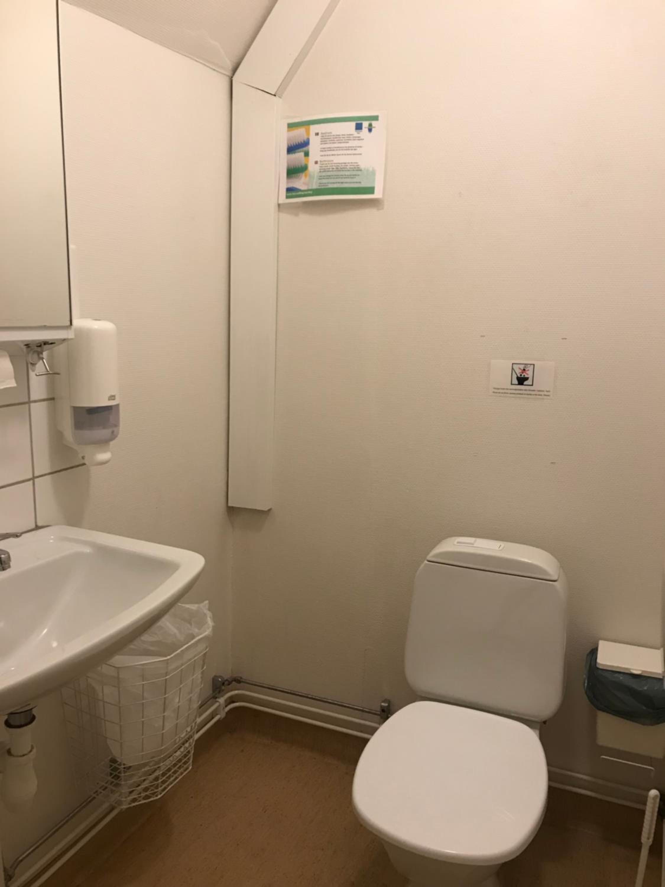 Single Room with Shared Bathroom photo 3