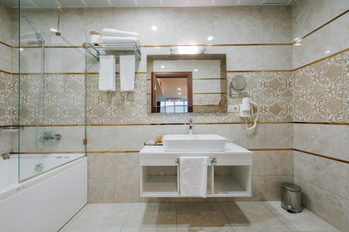 Deluxe Suite with Sea View photo 2