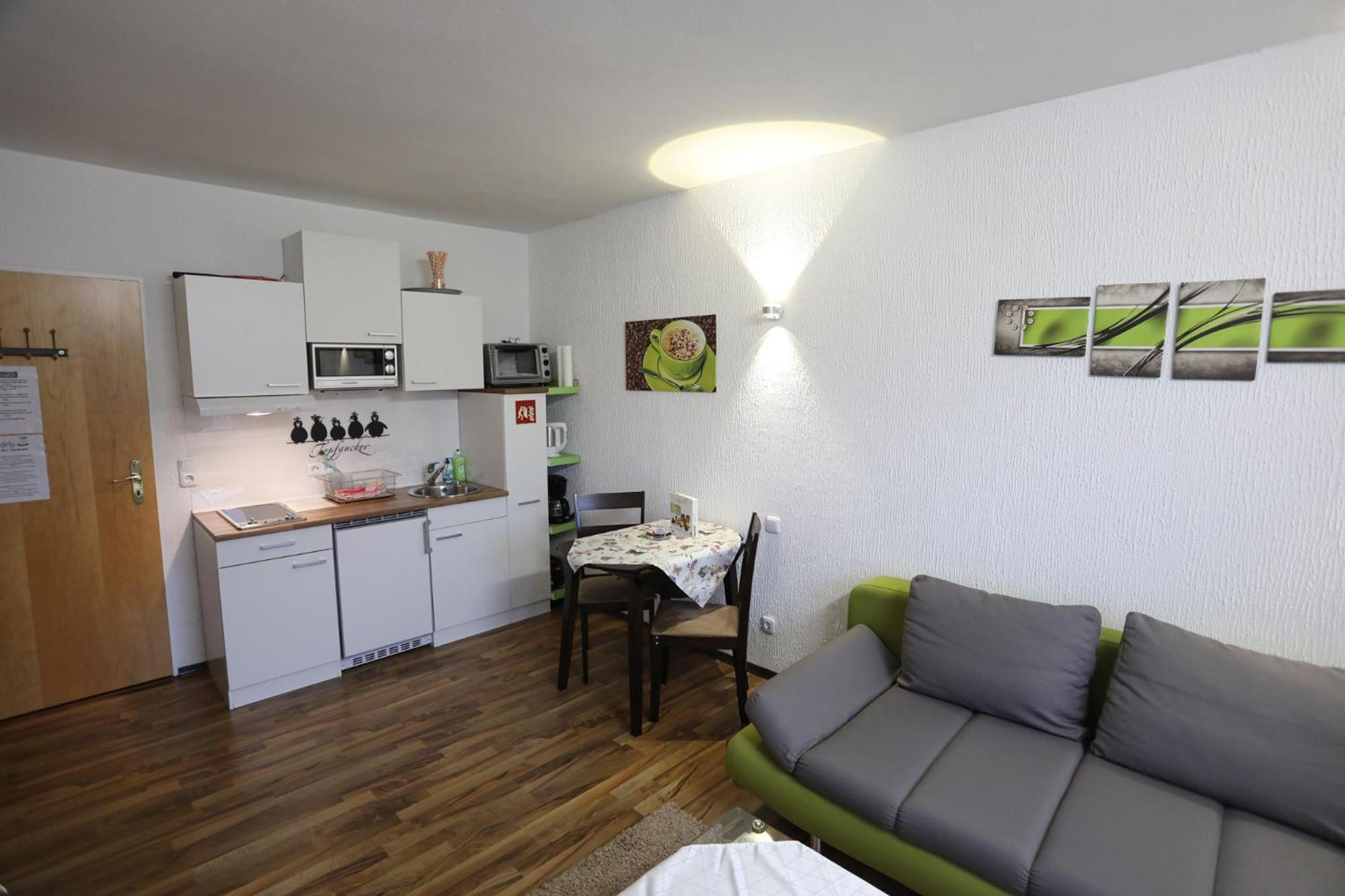 Studio with Balcony - Photo 14
