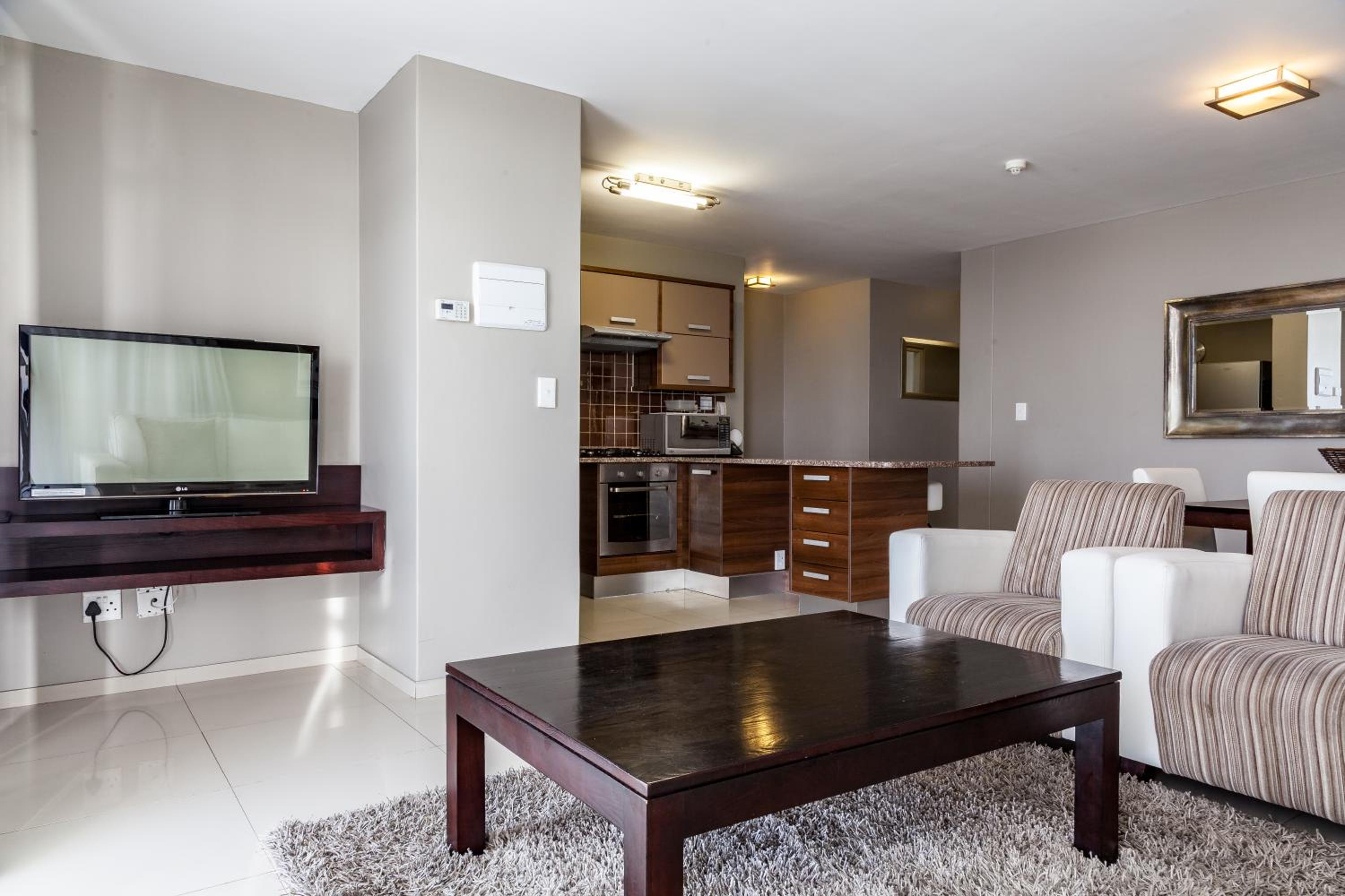 Three Bedroom 6 Sleeper photo 2